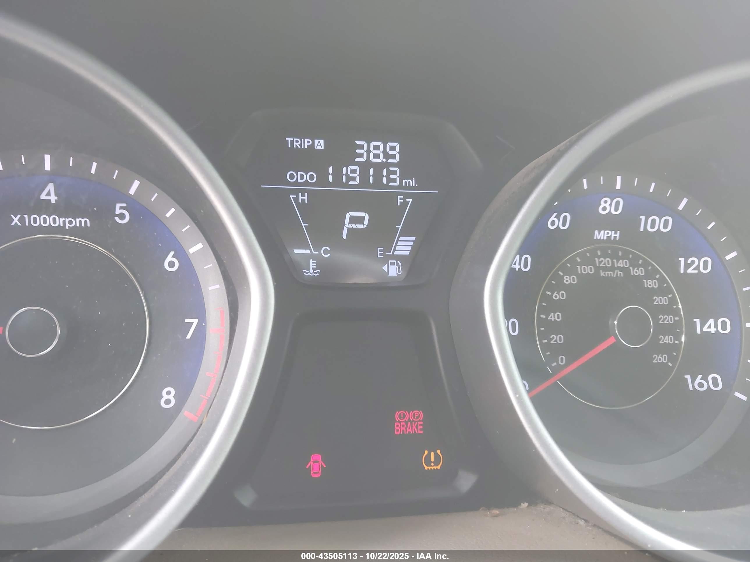 HYUNDAI ELANTRA image 7