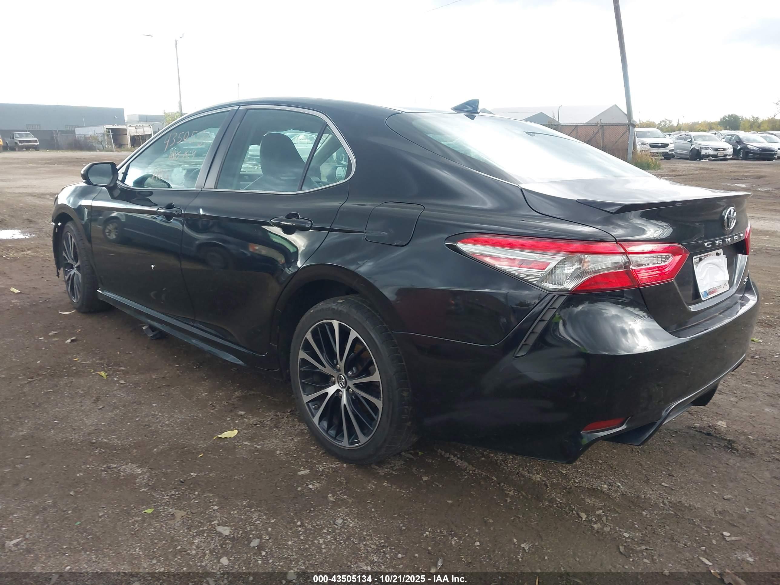 TOYOTA CAMRY image 3