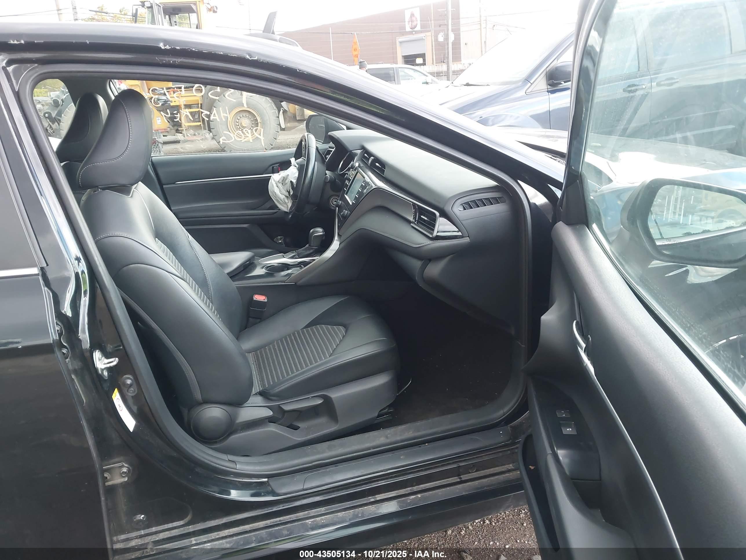 TOYOTA CAMRY image 5