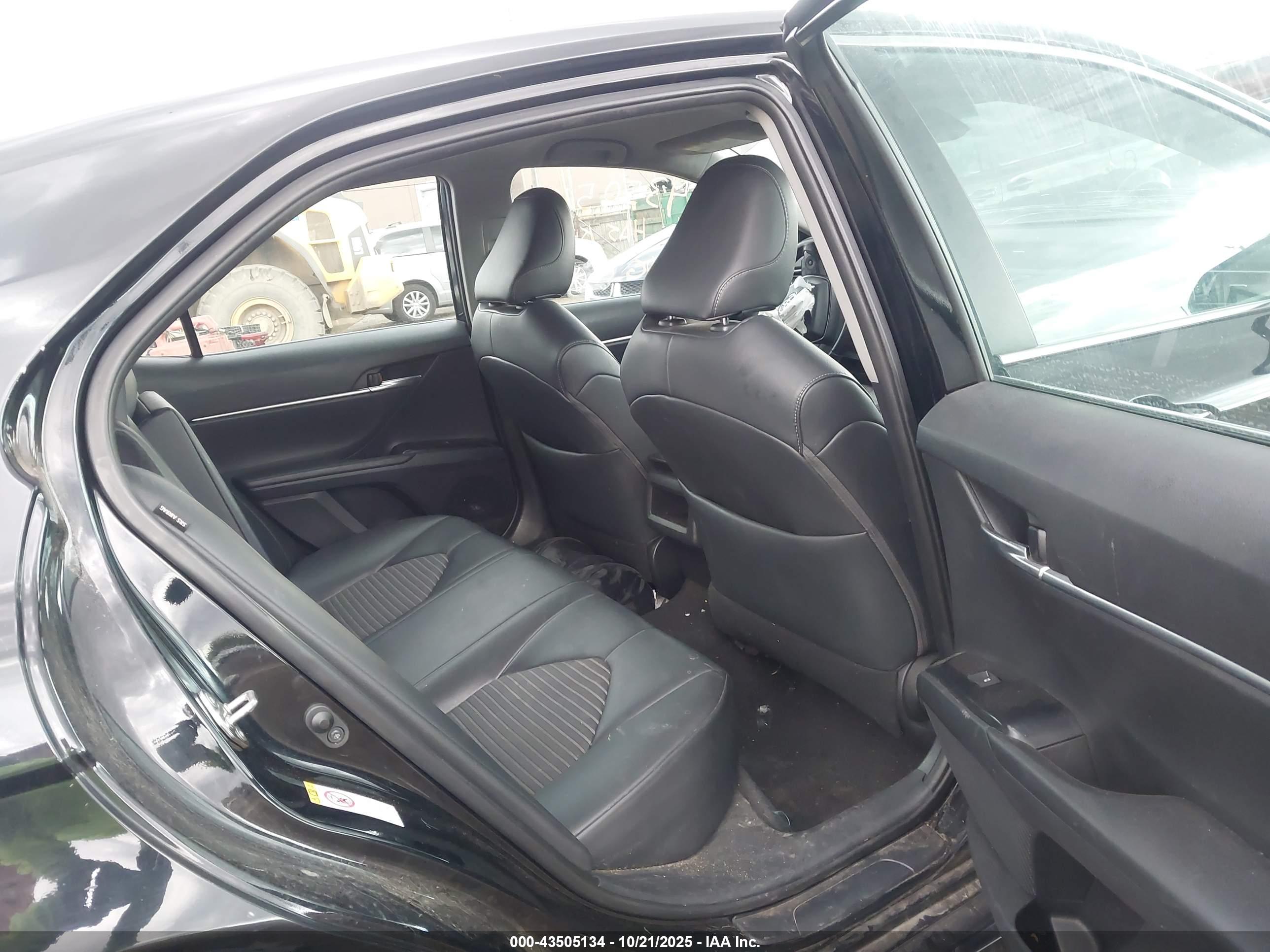 TOYOTA CAMRY image 8