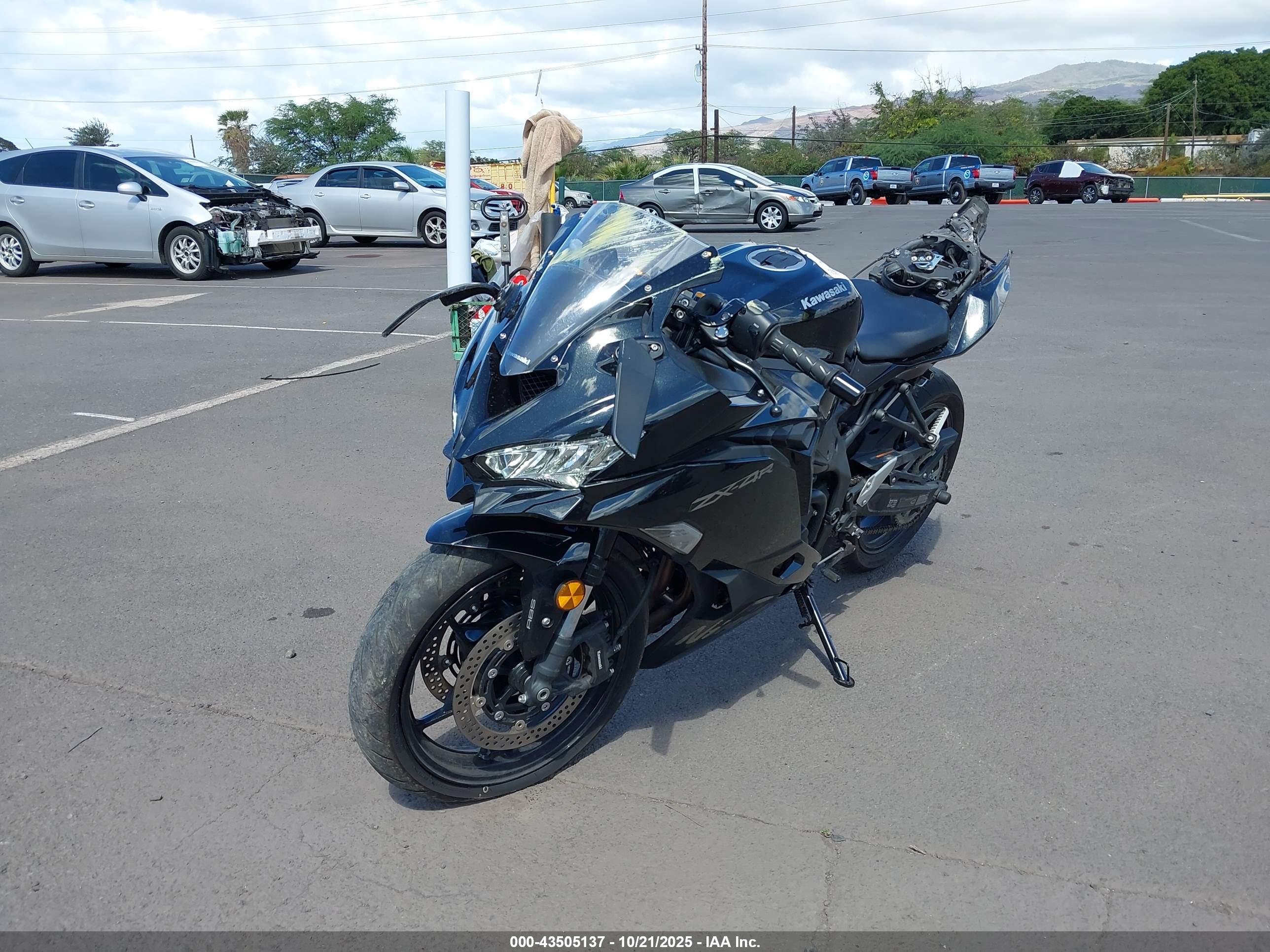KAWASAKI ZX400 image 2