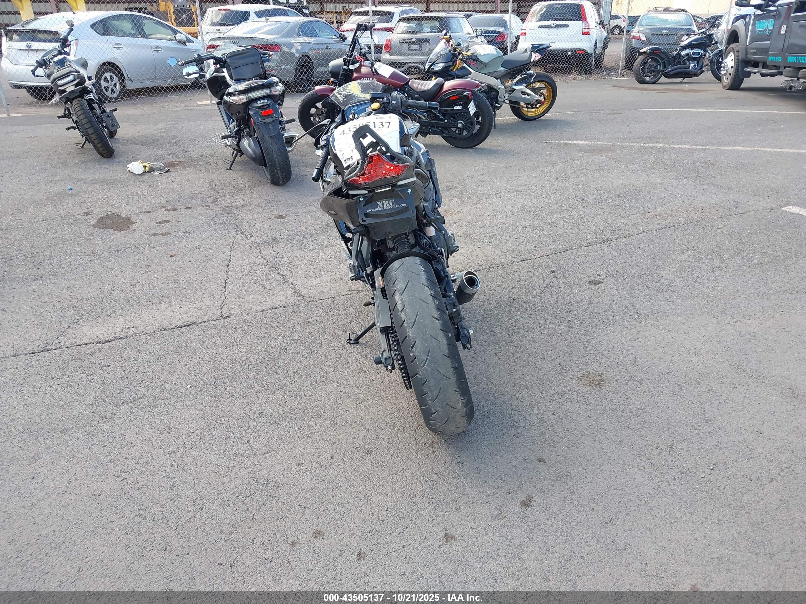 KAWASAKI ZX400 image 6