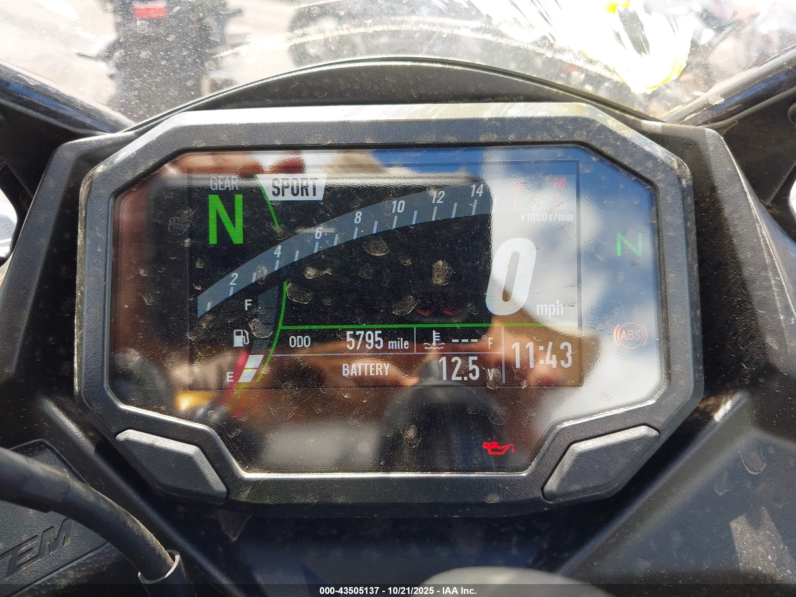 KAWASAKI ZX400 image 7