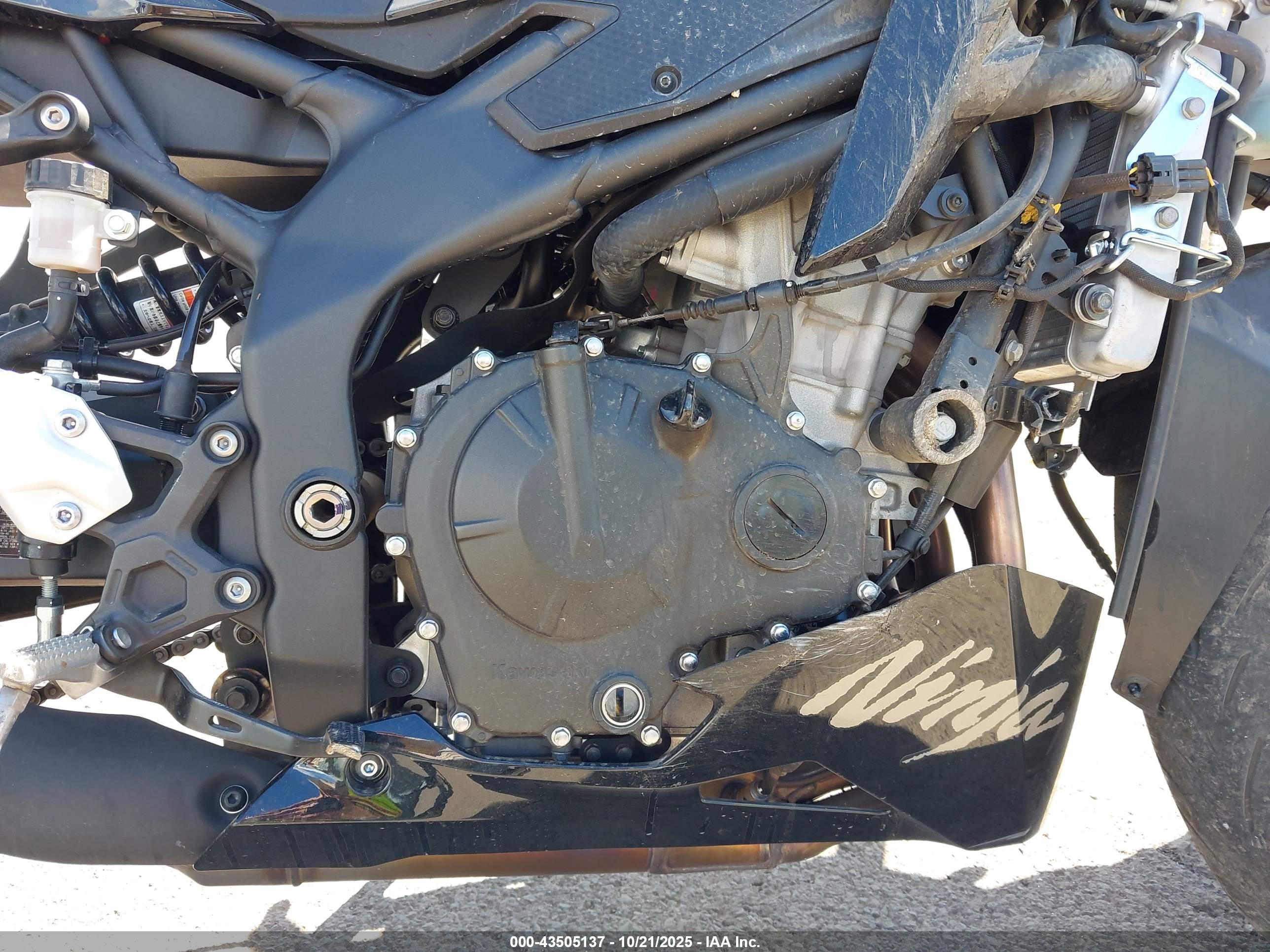 KAWASAKI ZX400 image 8