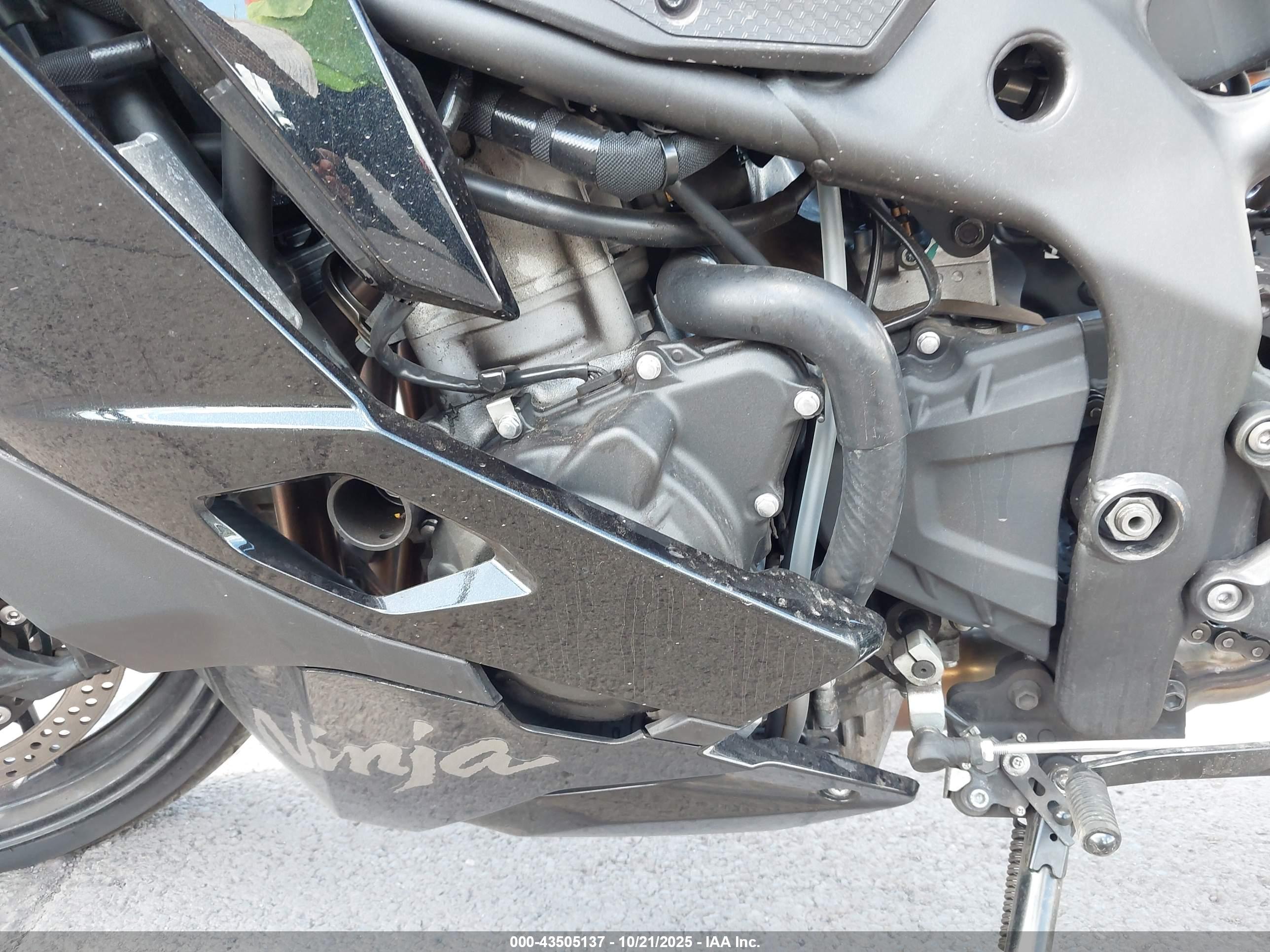 KAWASAKI ZX400 image 9