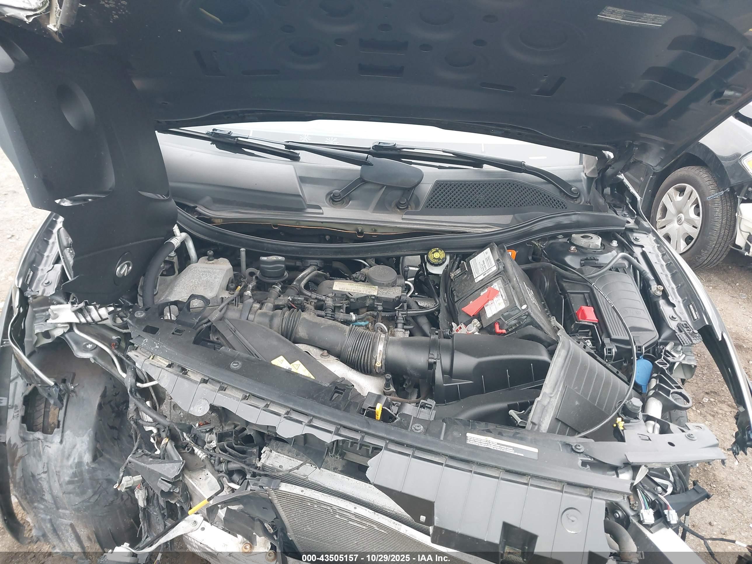 INFINITI QX30 image 10
