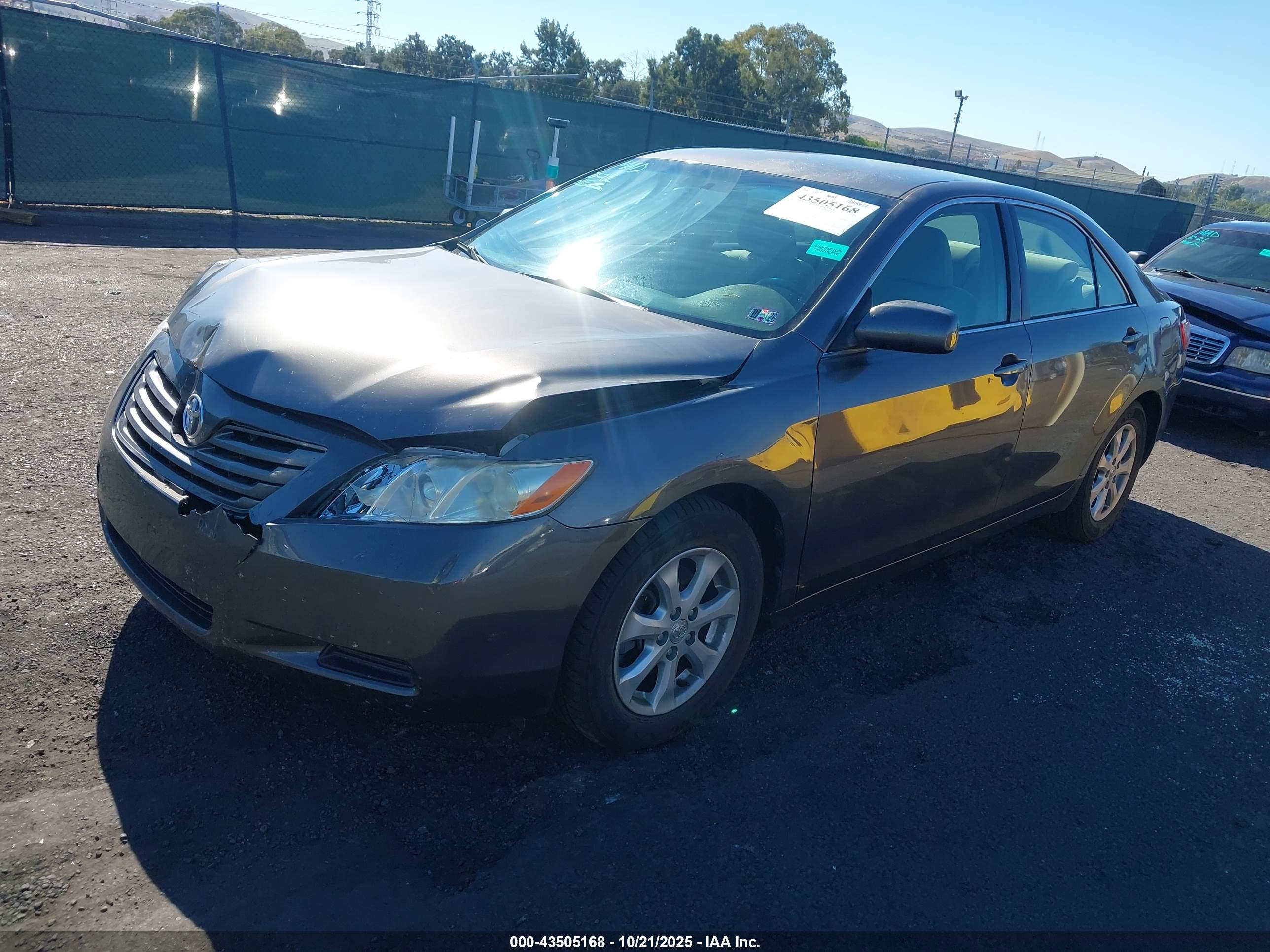 TOYOTA CAMRY image 2