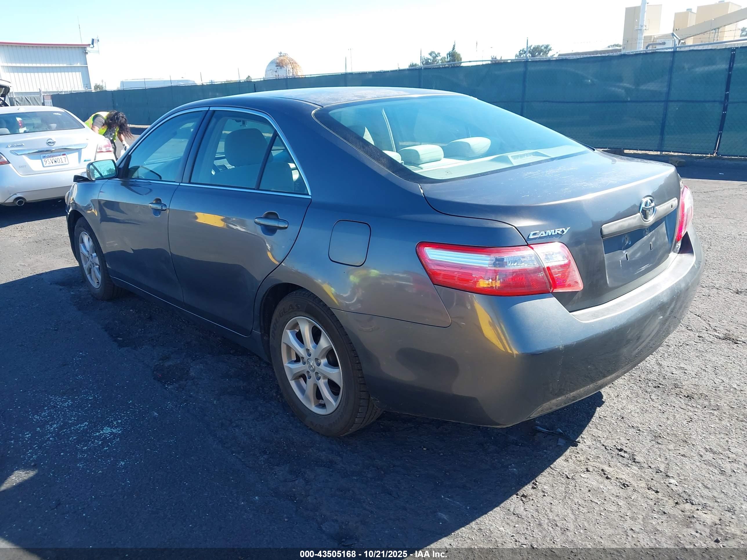 TOYOTA CAMRY image 3