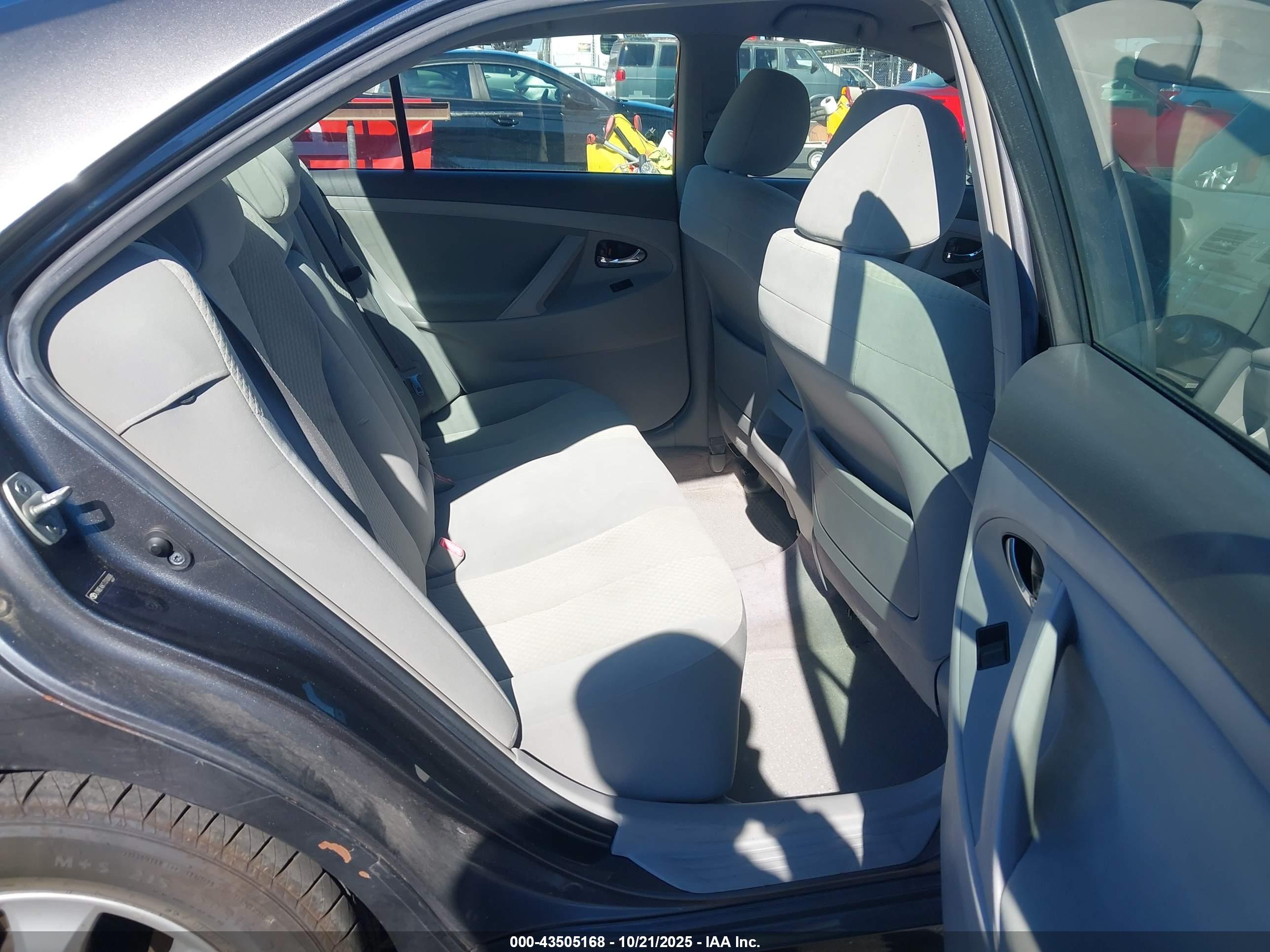 TOYOTA CAMRY image 8