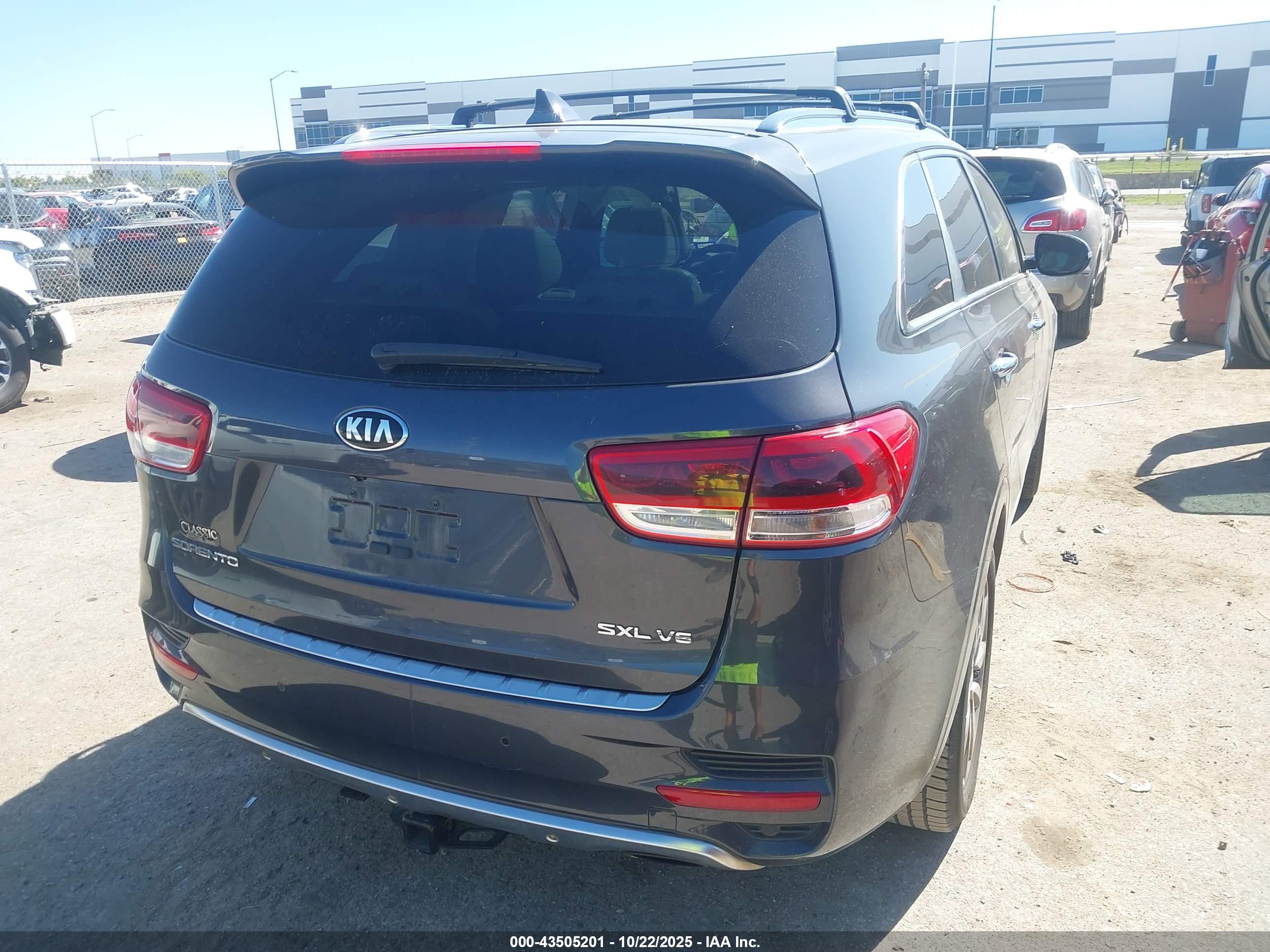 KIA SORENTO image 4