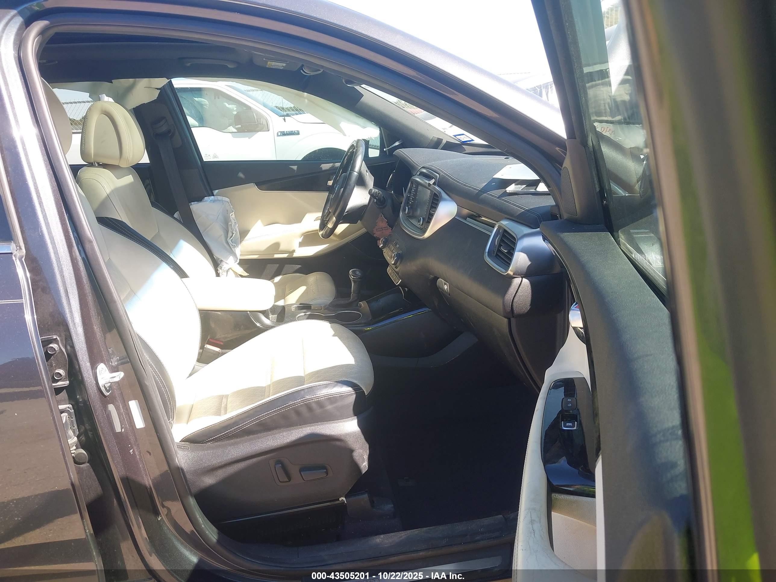 KIA SORENTO image 5