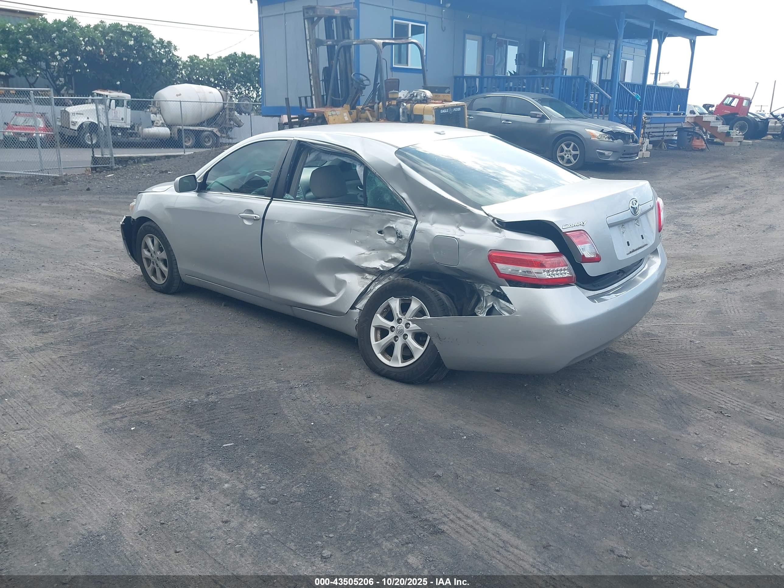 TOYOTA CAMRY image 3