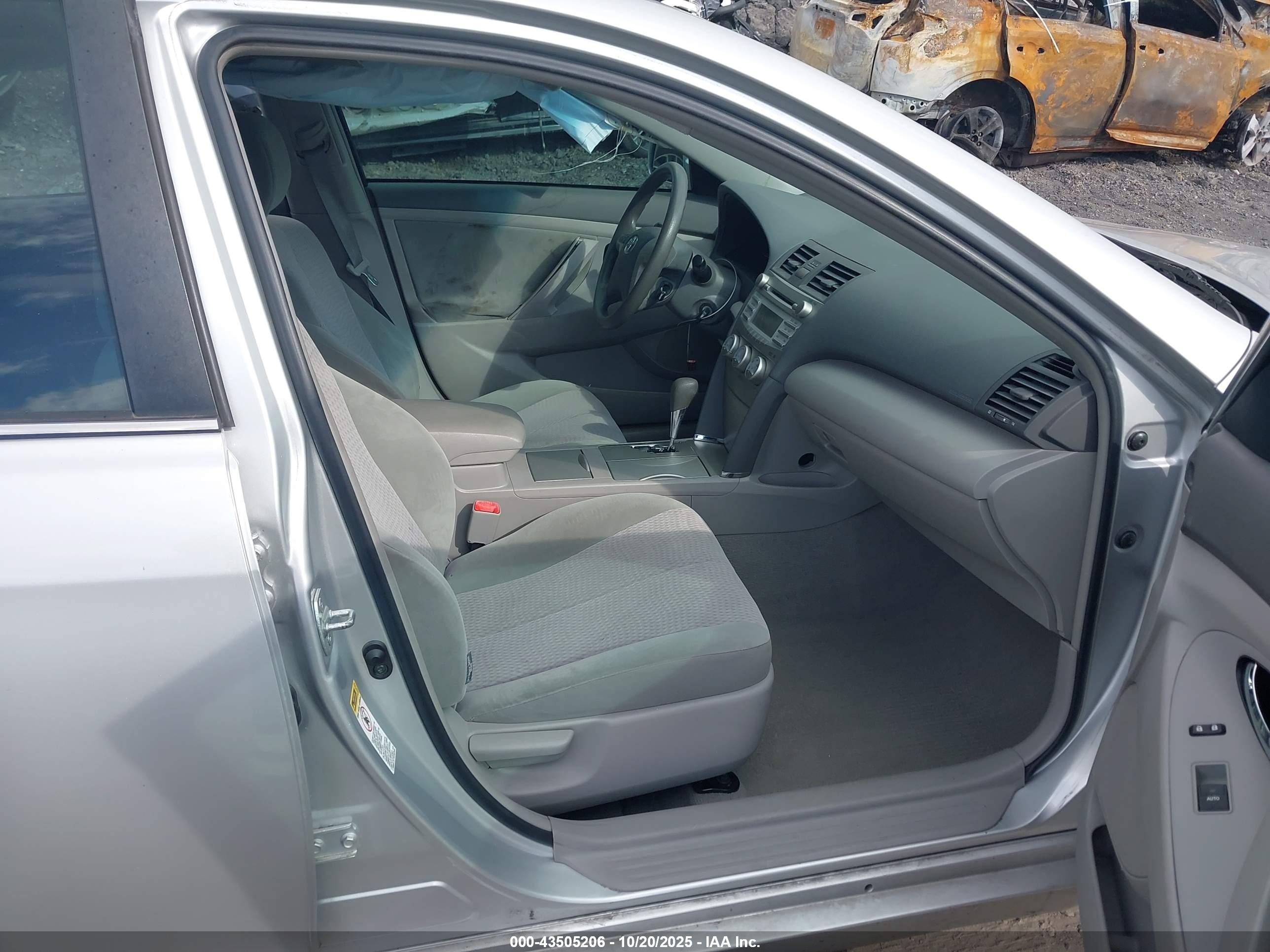 TOYOTA CAMRY image 5