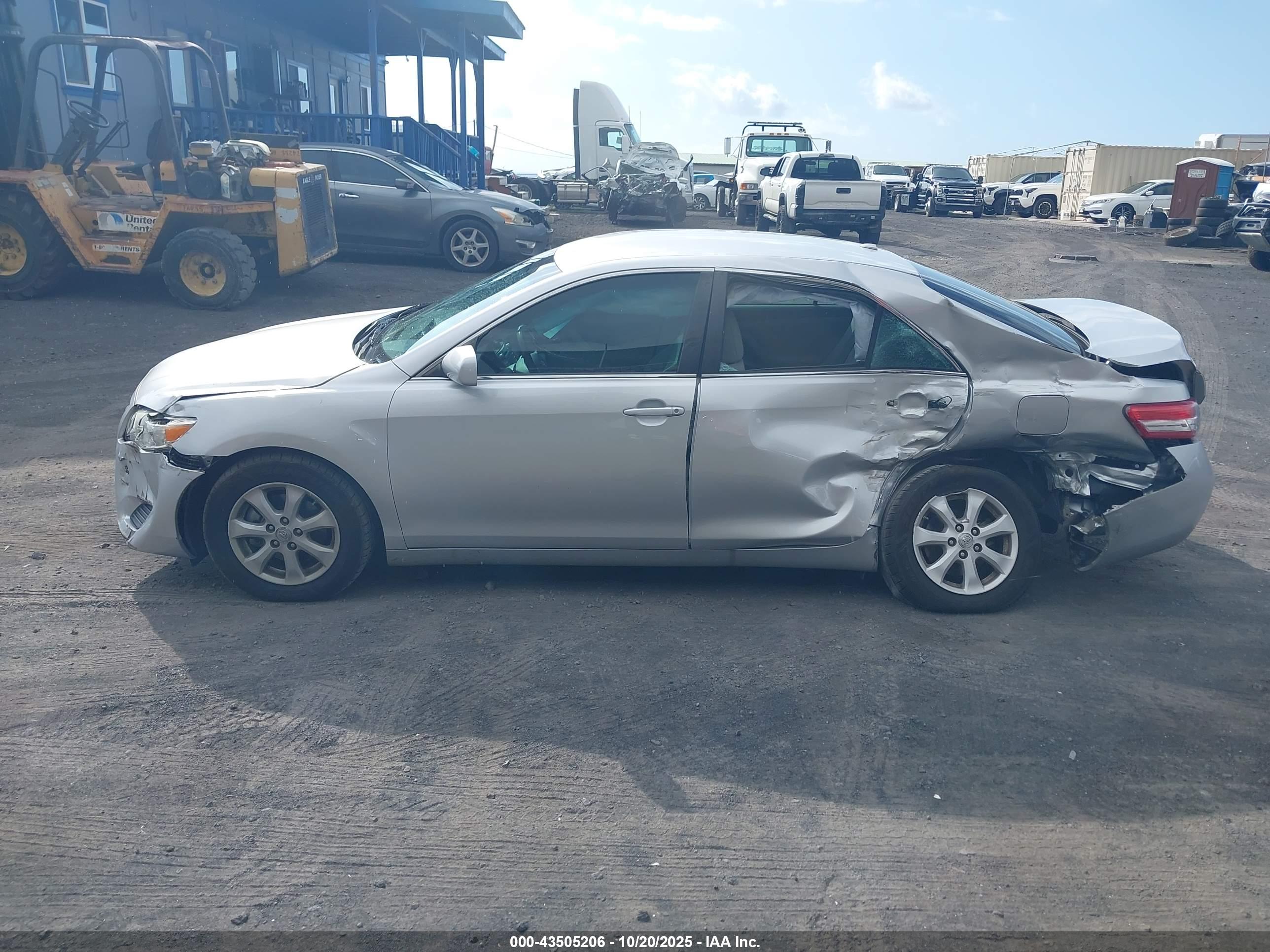 TOYOTA CAMRY image 6