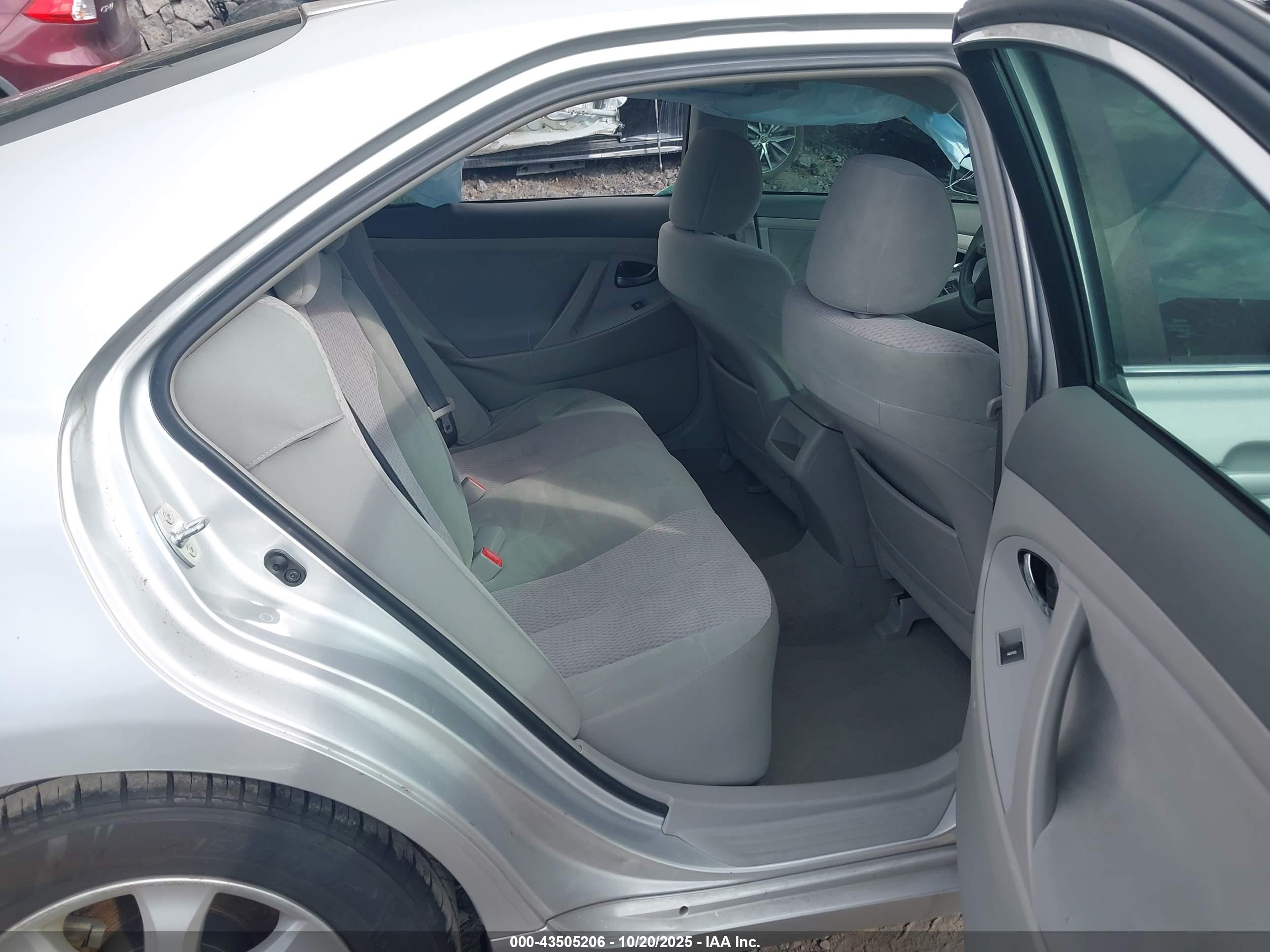 TOYOTA CAMRY image 8