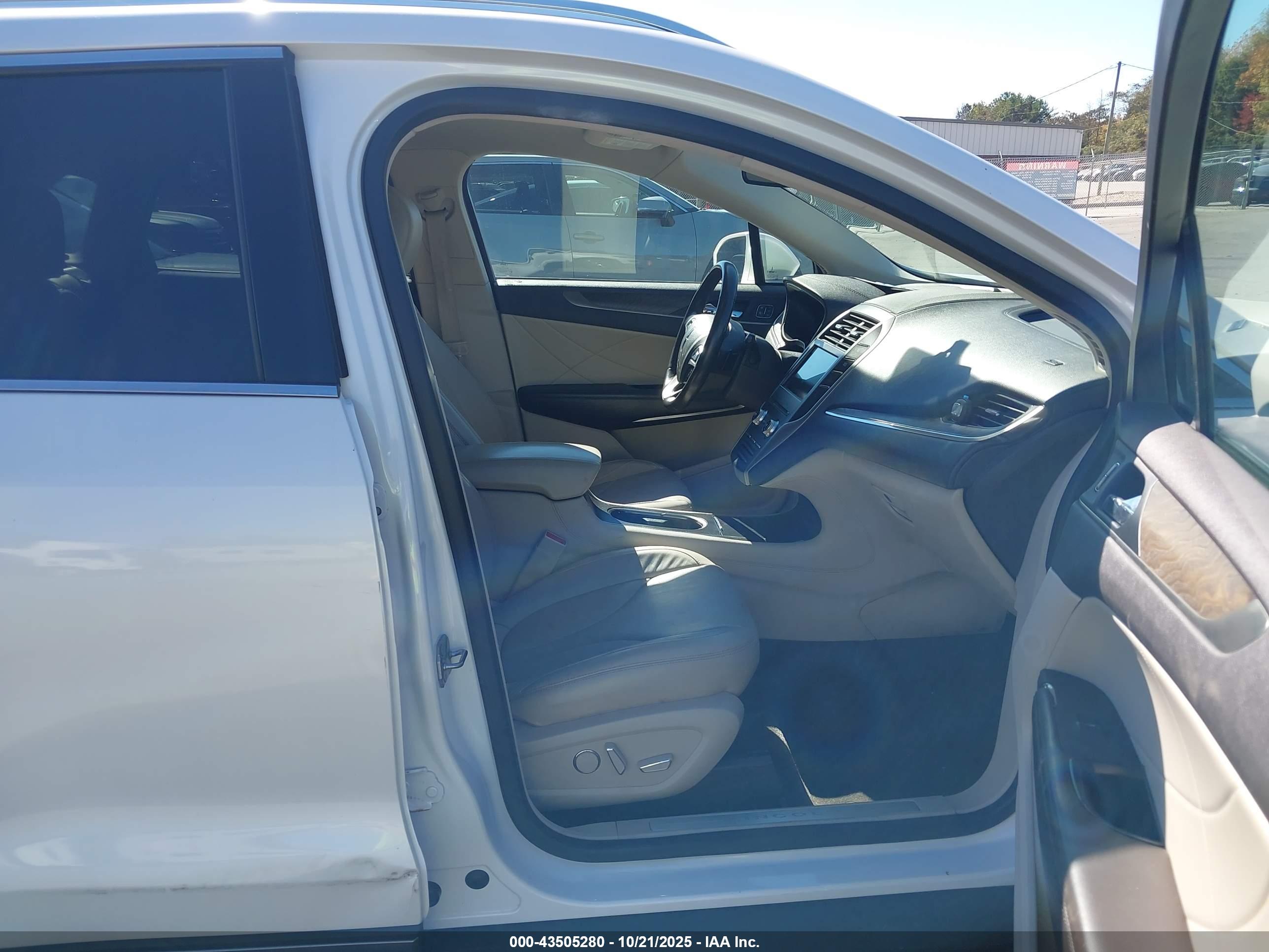LINCOLN MKC image 5