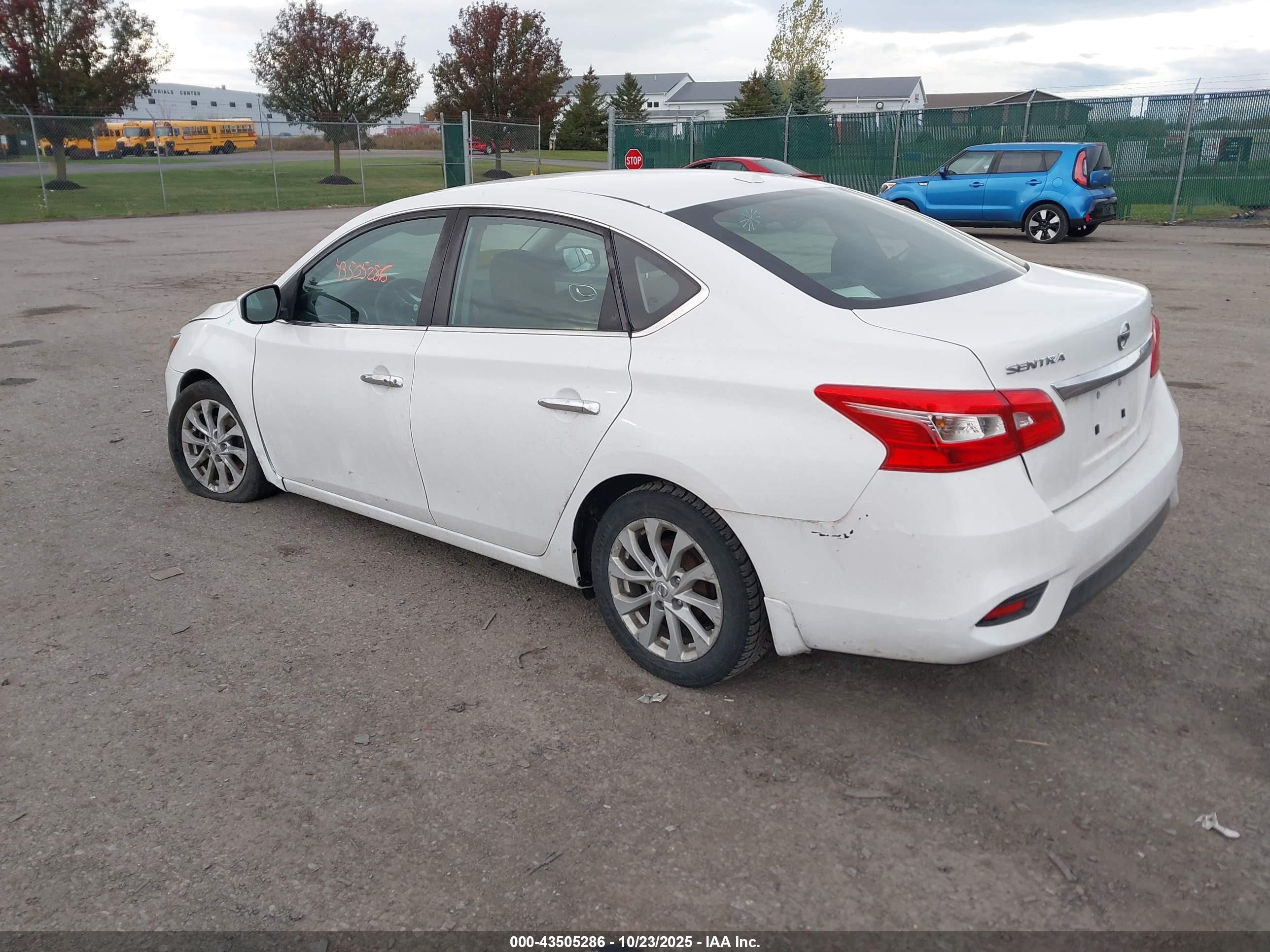 NISSAN SENTRA image 3