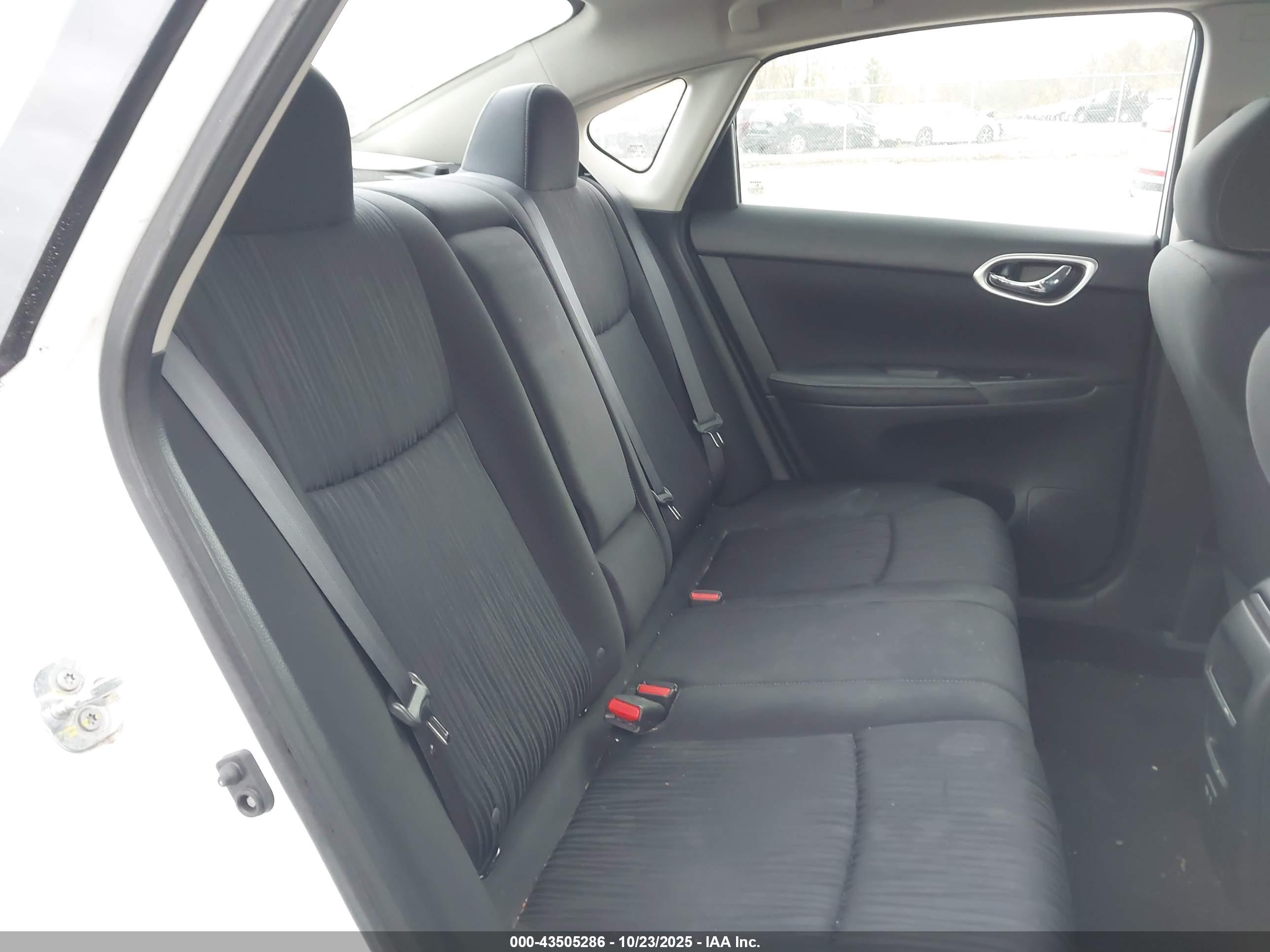 NISSAN SENTRA image 8