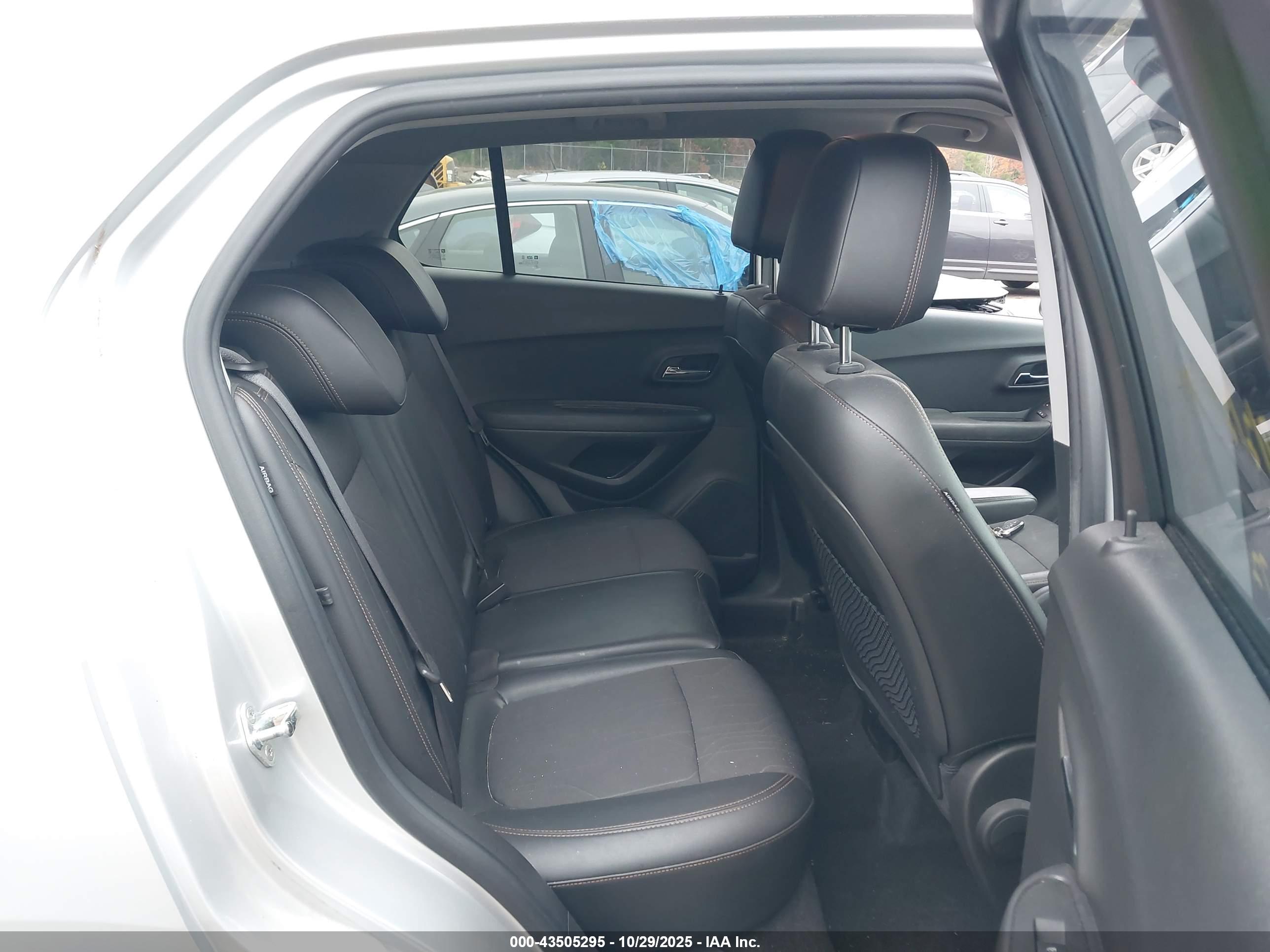 CHEVROLET TRAX image 8