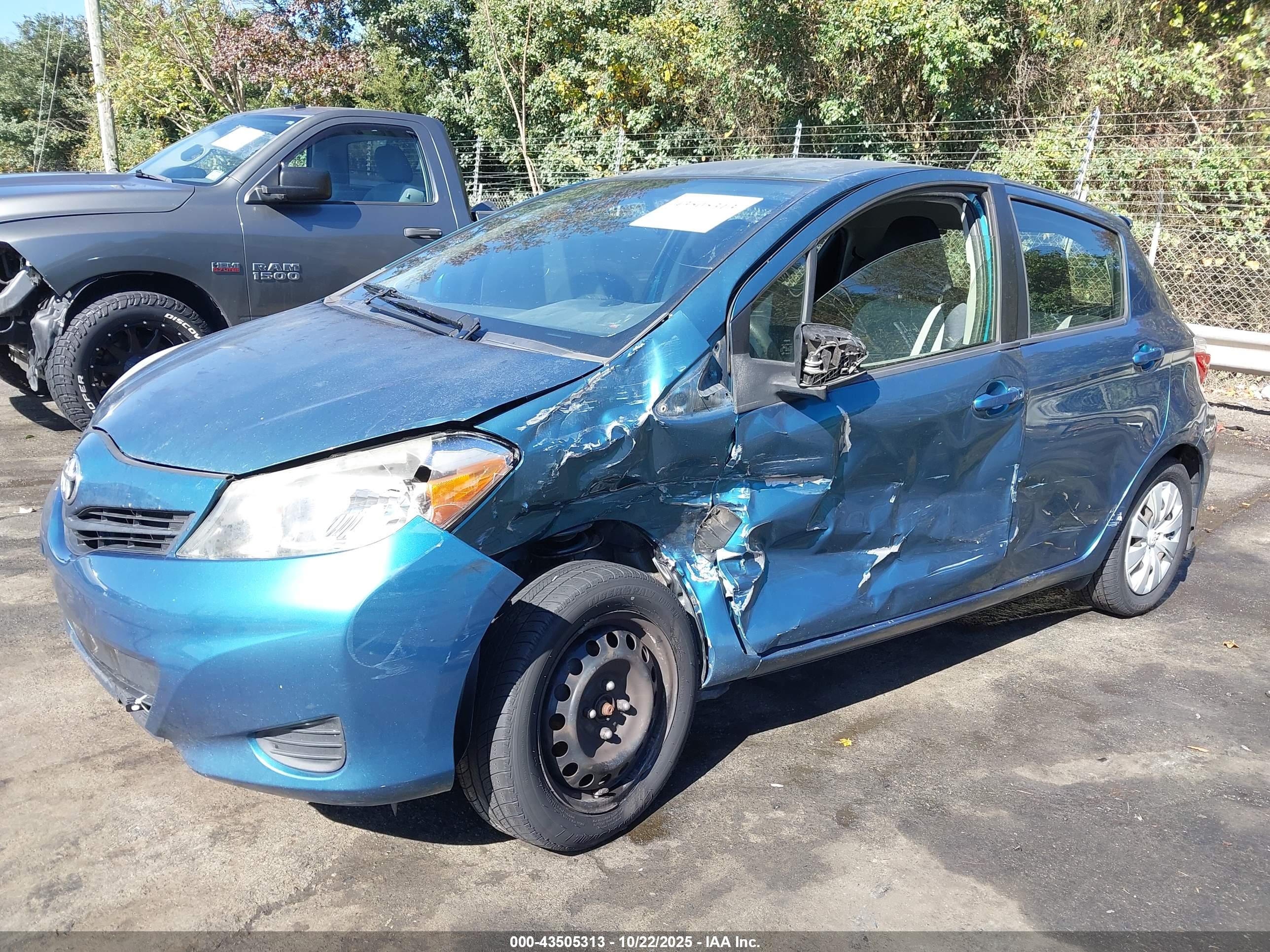 TOYOTA YARIS image 2