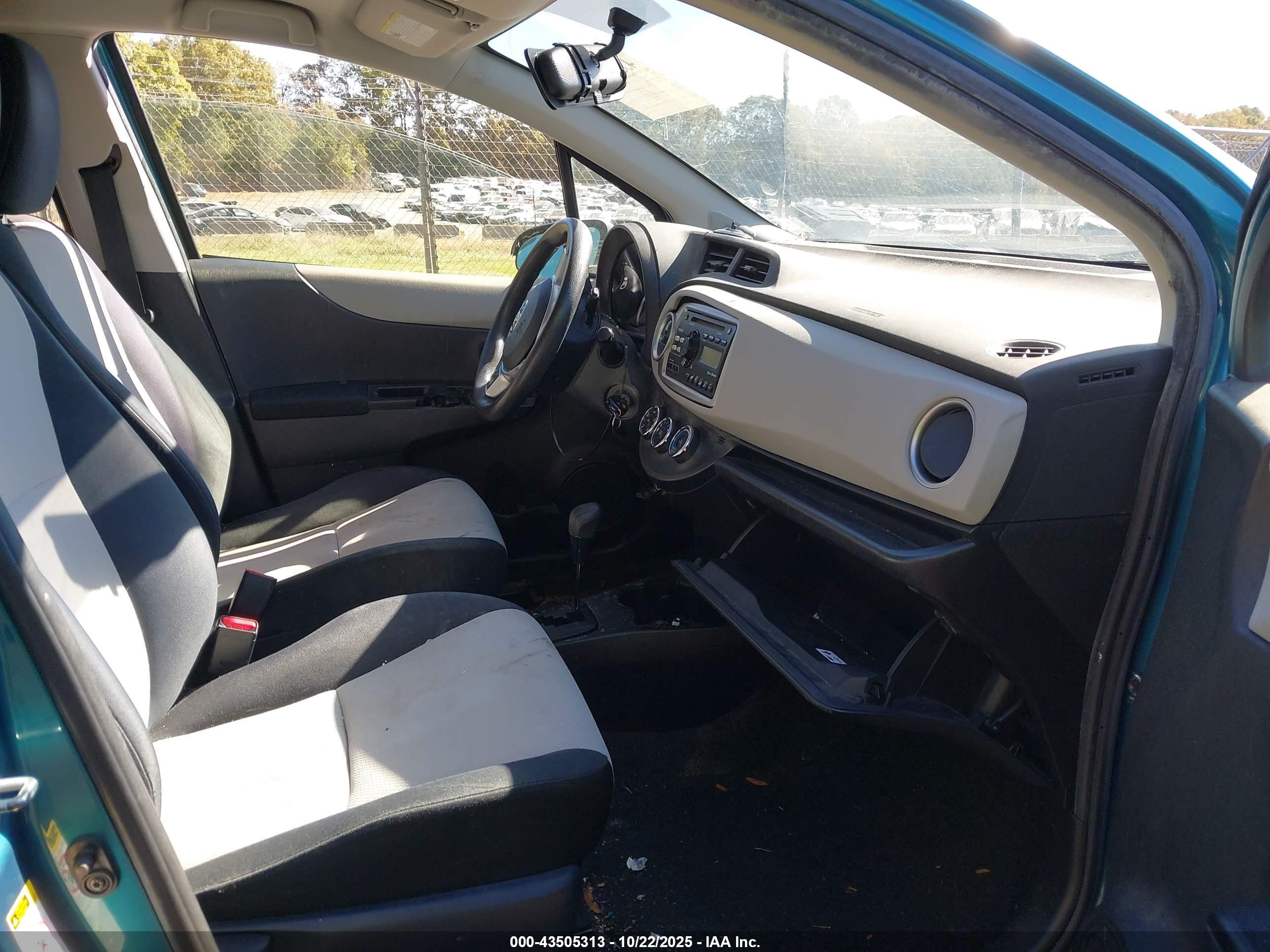 TOYOTA YARIS image 5