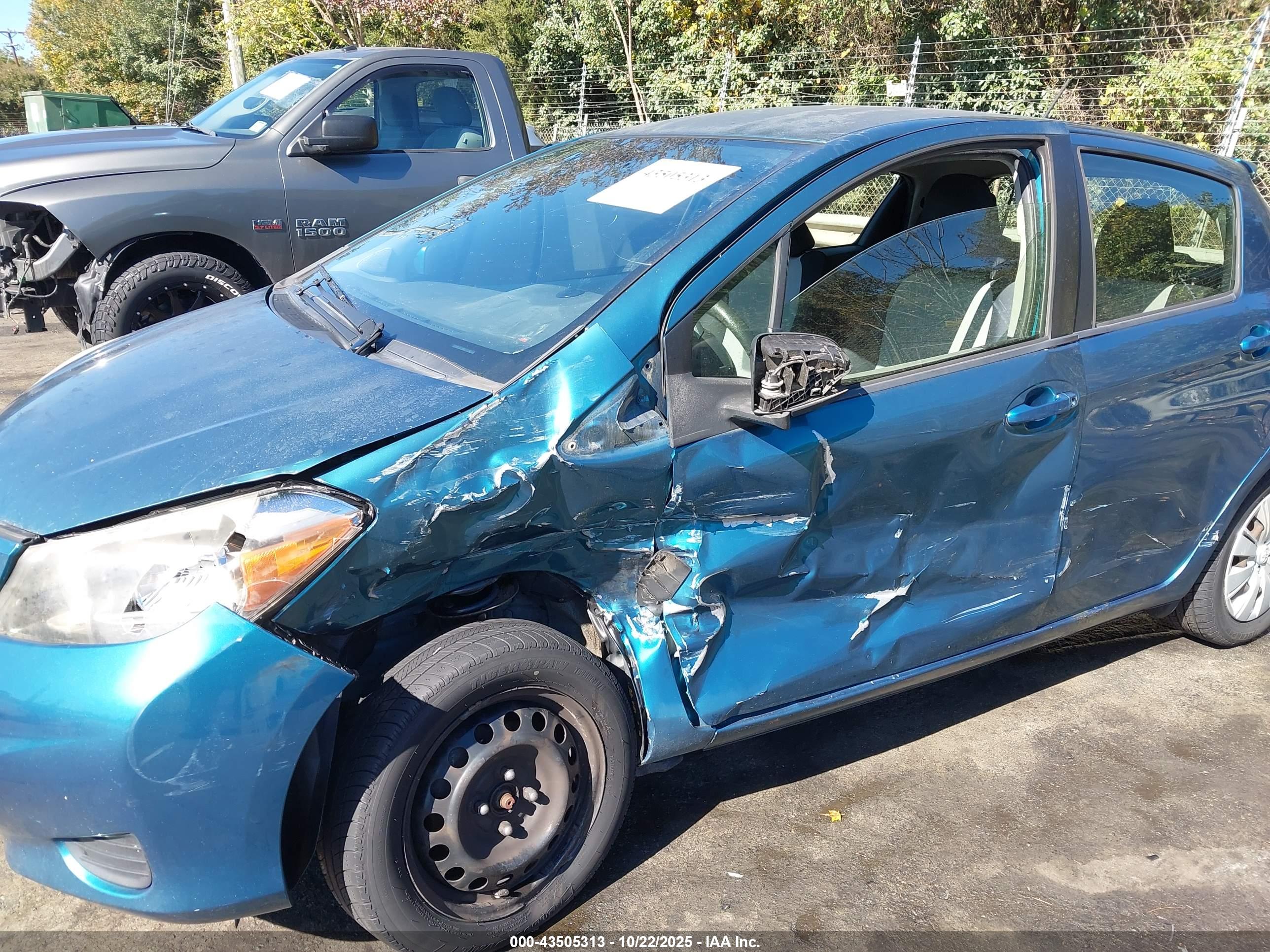 TOYOTA YARIS image 6