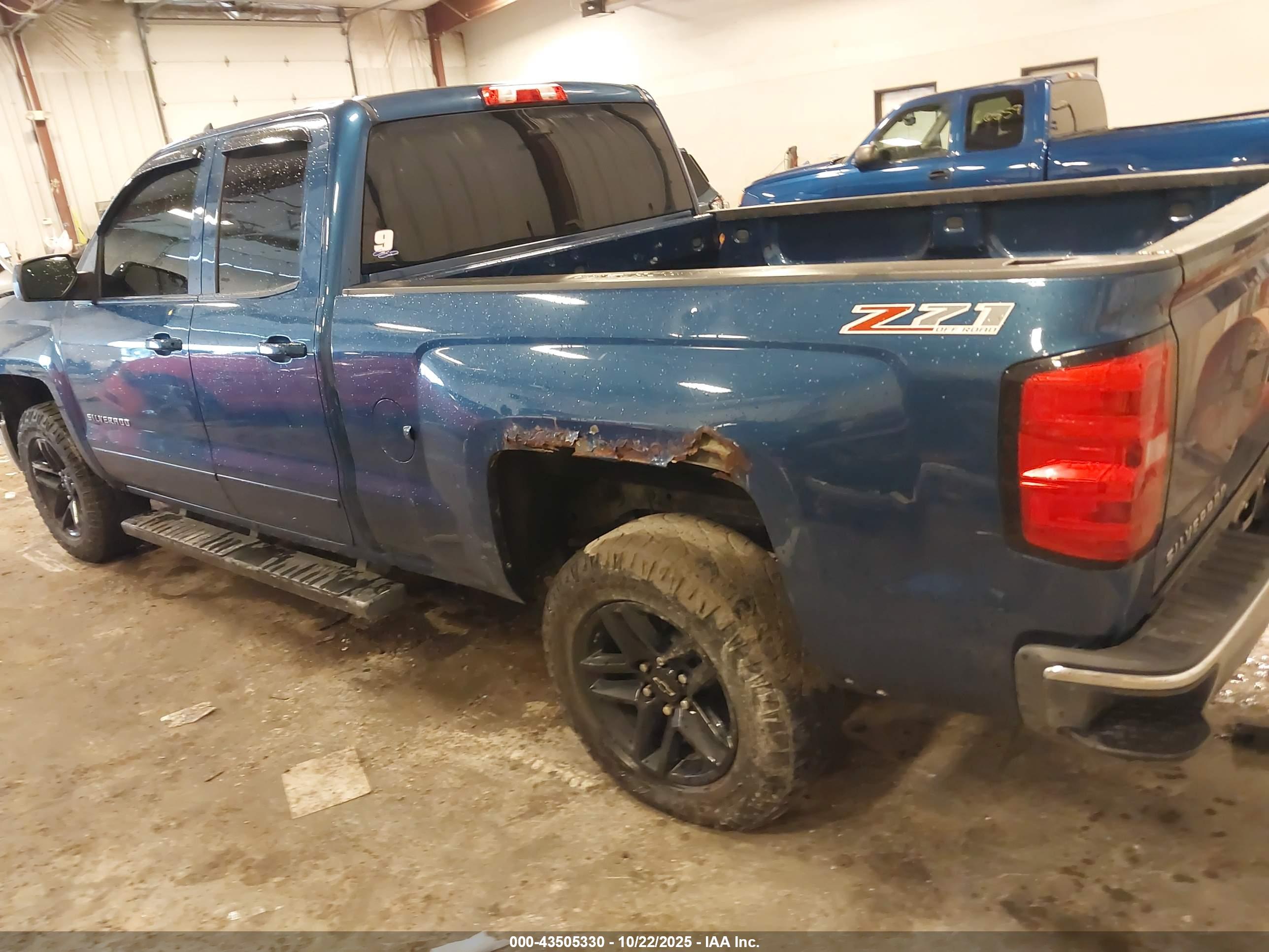 CHEVROLET SILVERADO image 3