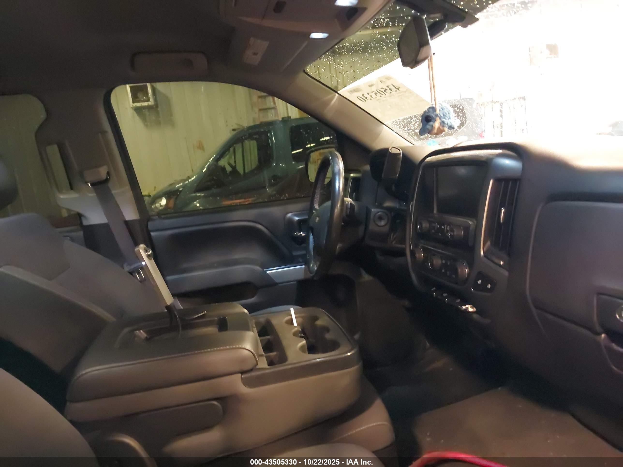 CHEVROLET SILVERADO image 5