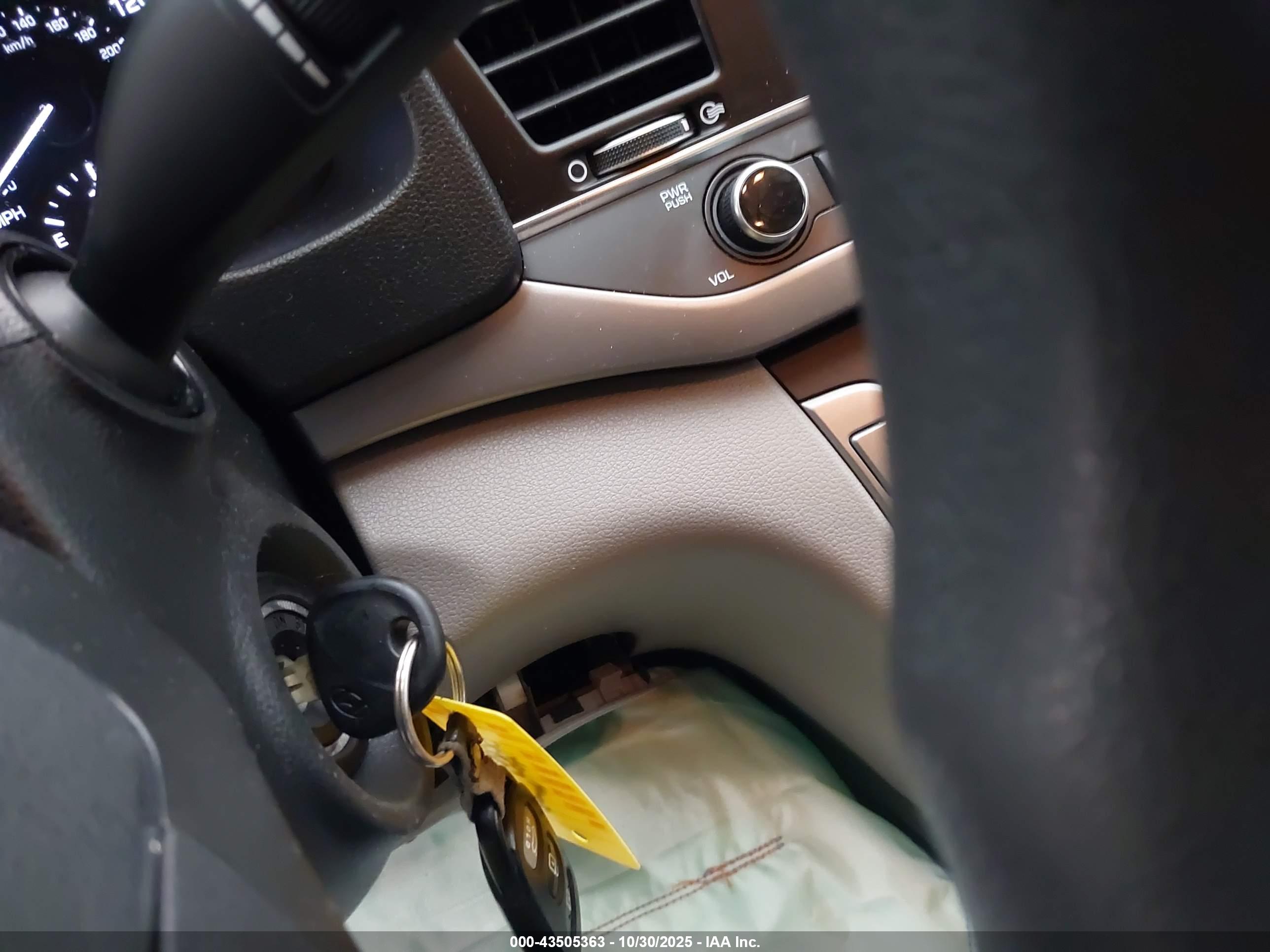 HYUNDAI ELANTRA image 11