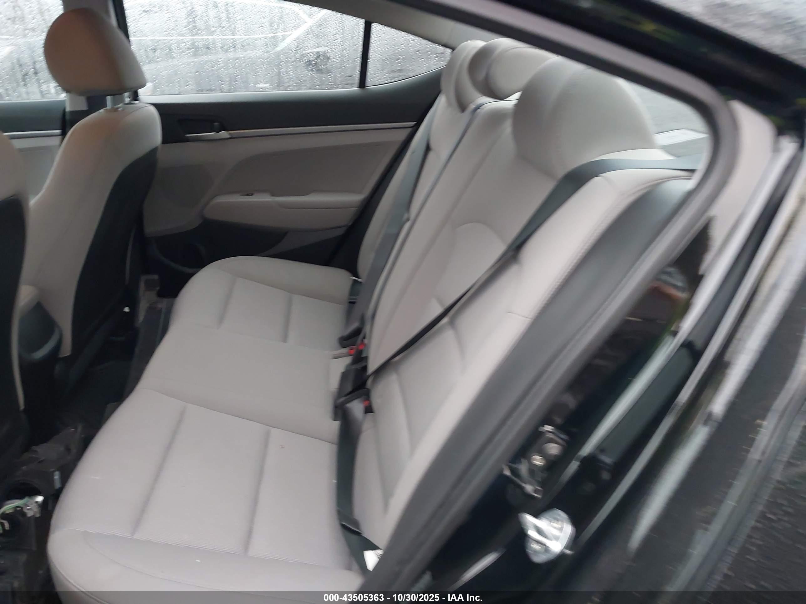 HYUNDAI ELANTRA image 8