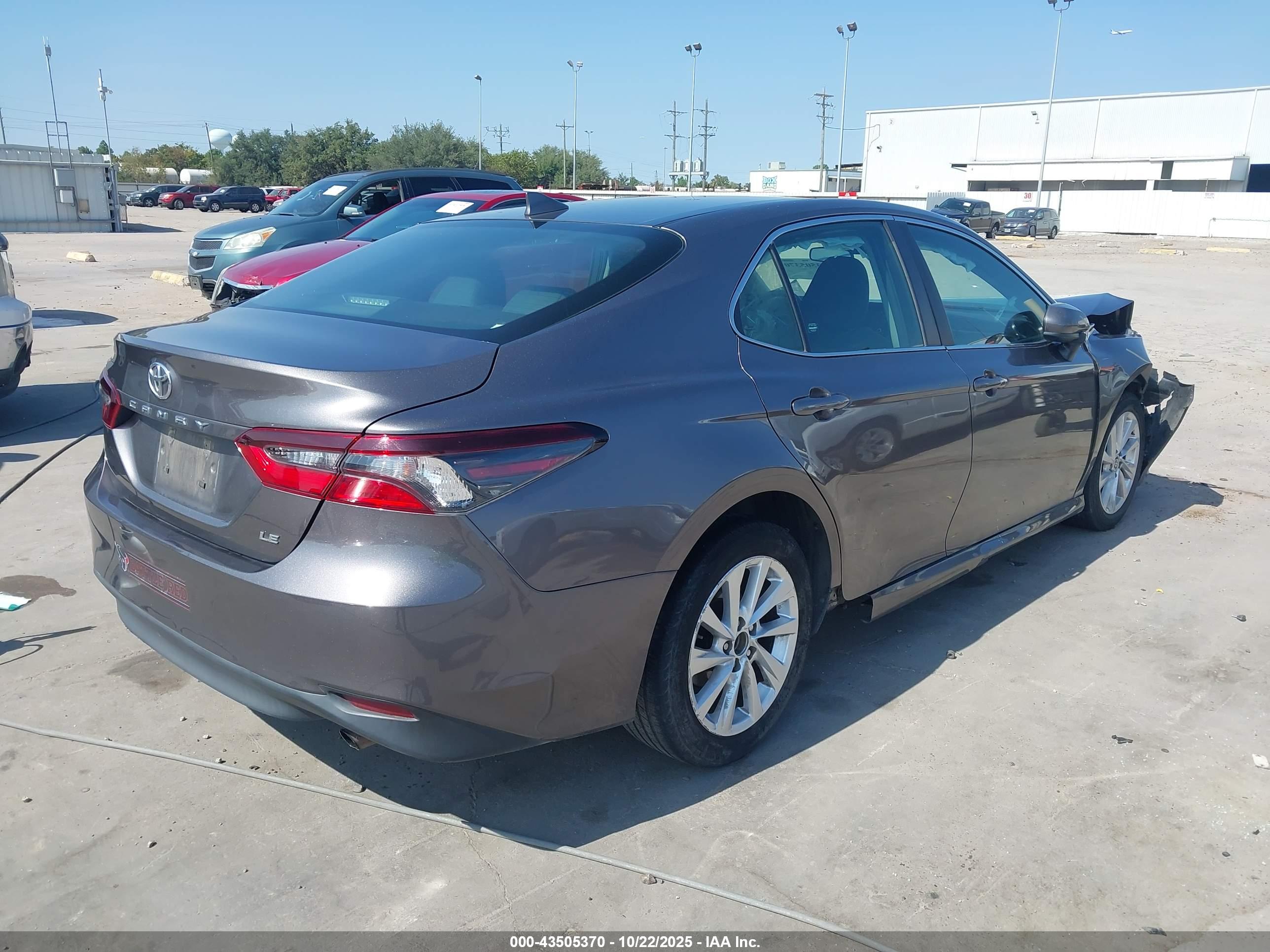 TOYOTA CAMRY image 4