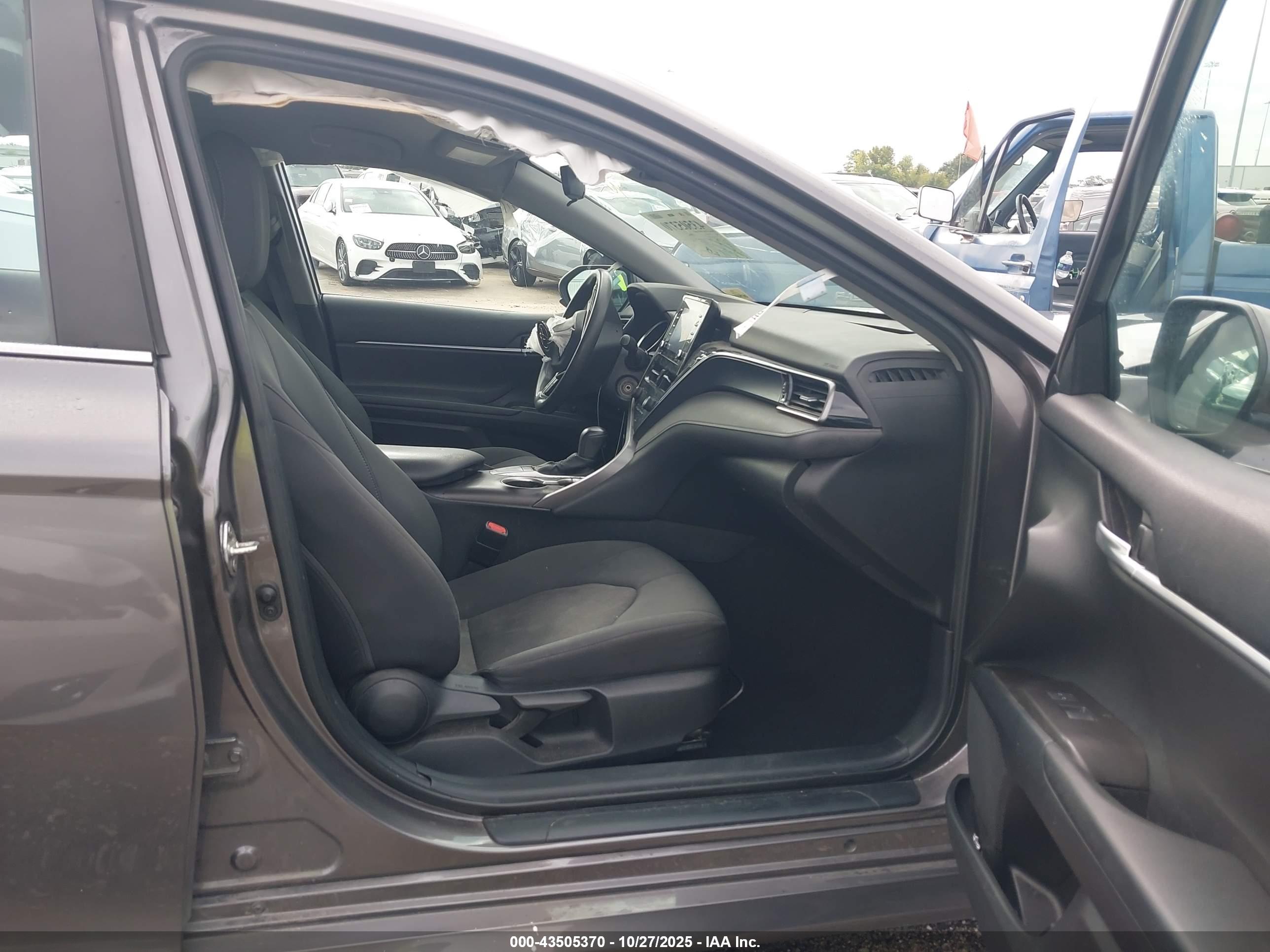 TOYOTA CAMRY image 5