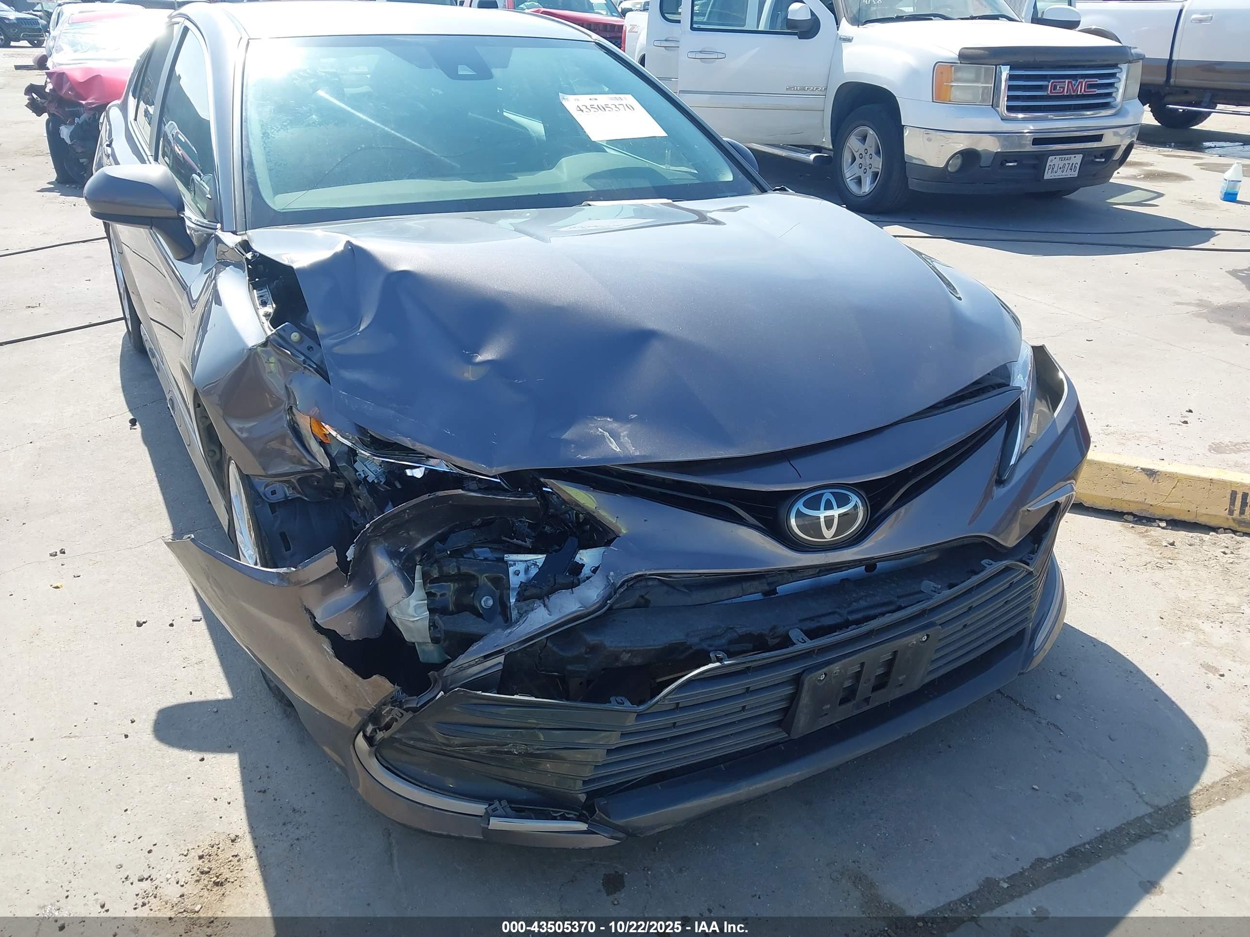 TOYOTA CAMRY image 6