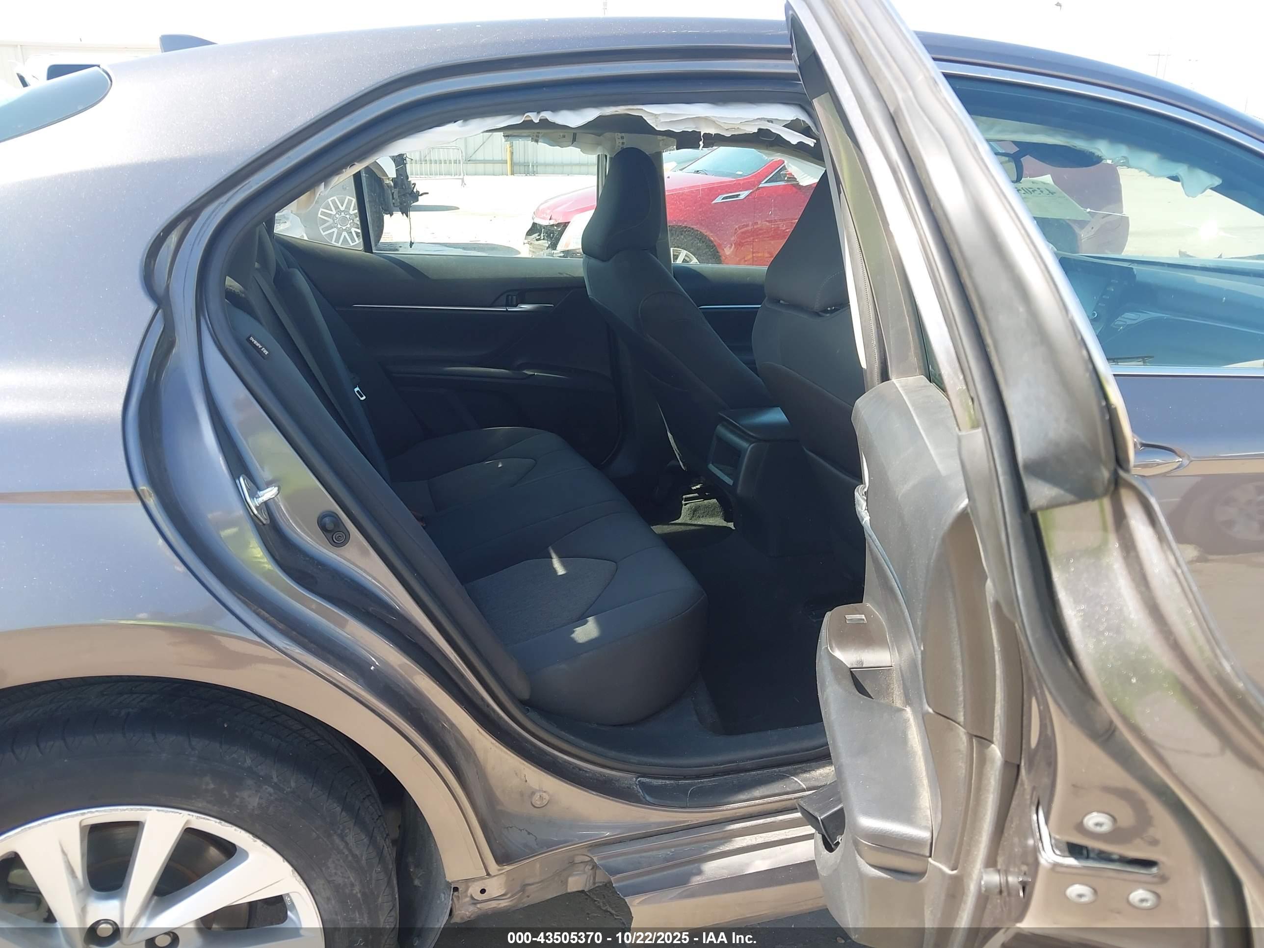 TOYOTA CAMRY image 8