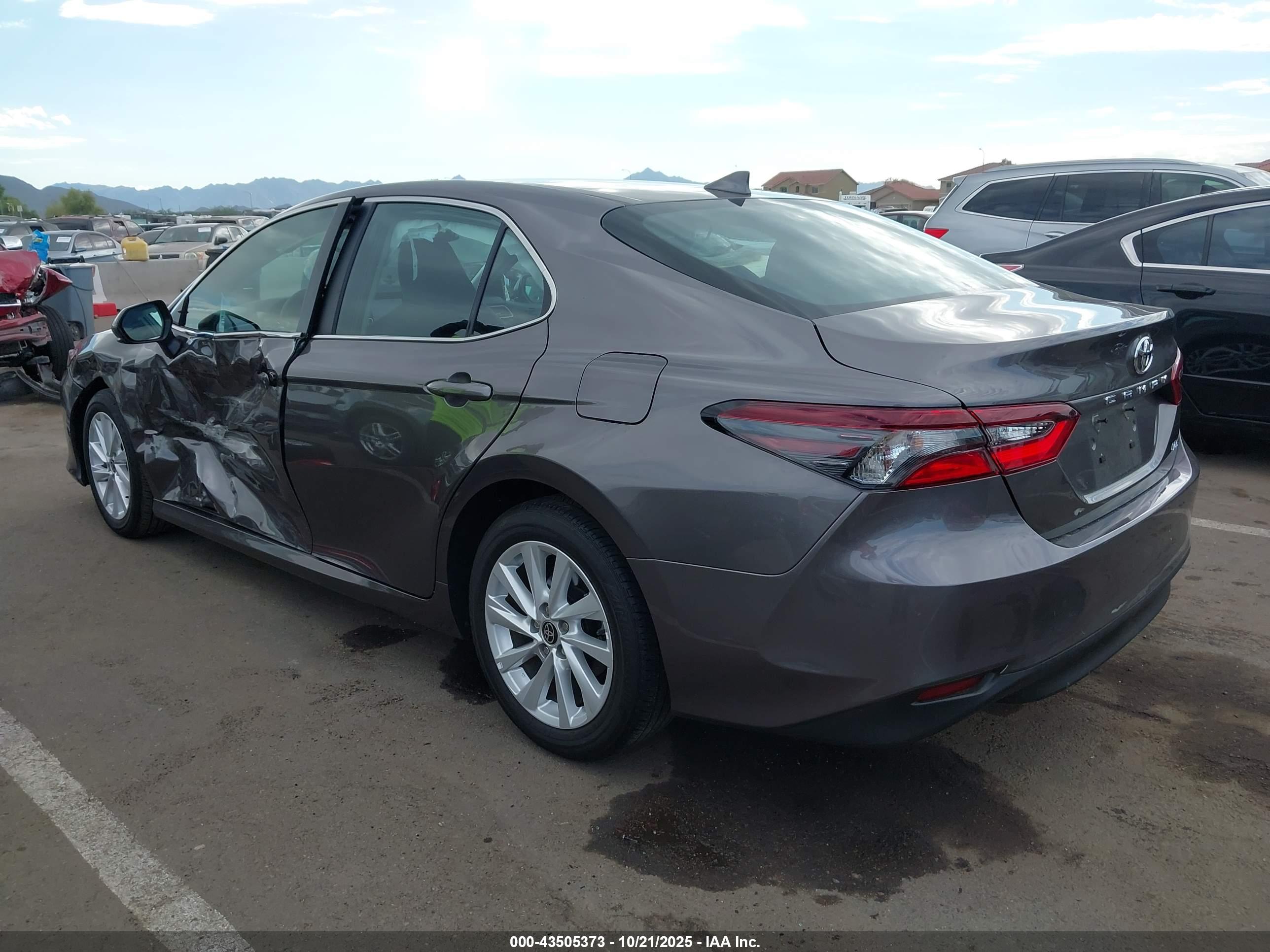TOYOTA CAMRY image 3