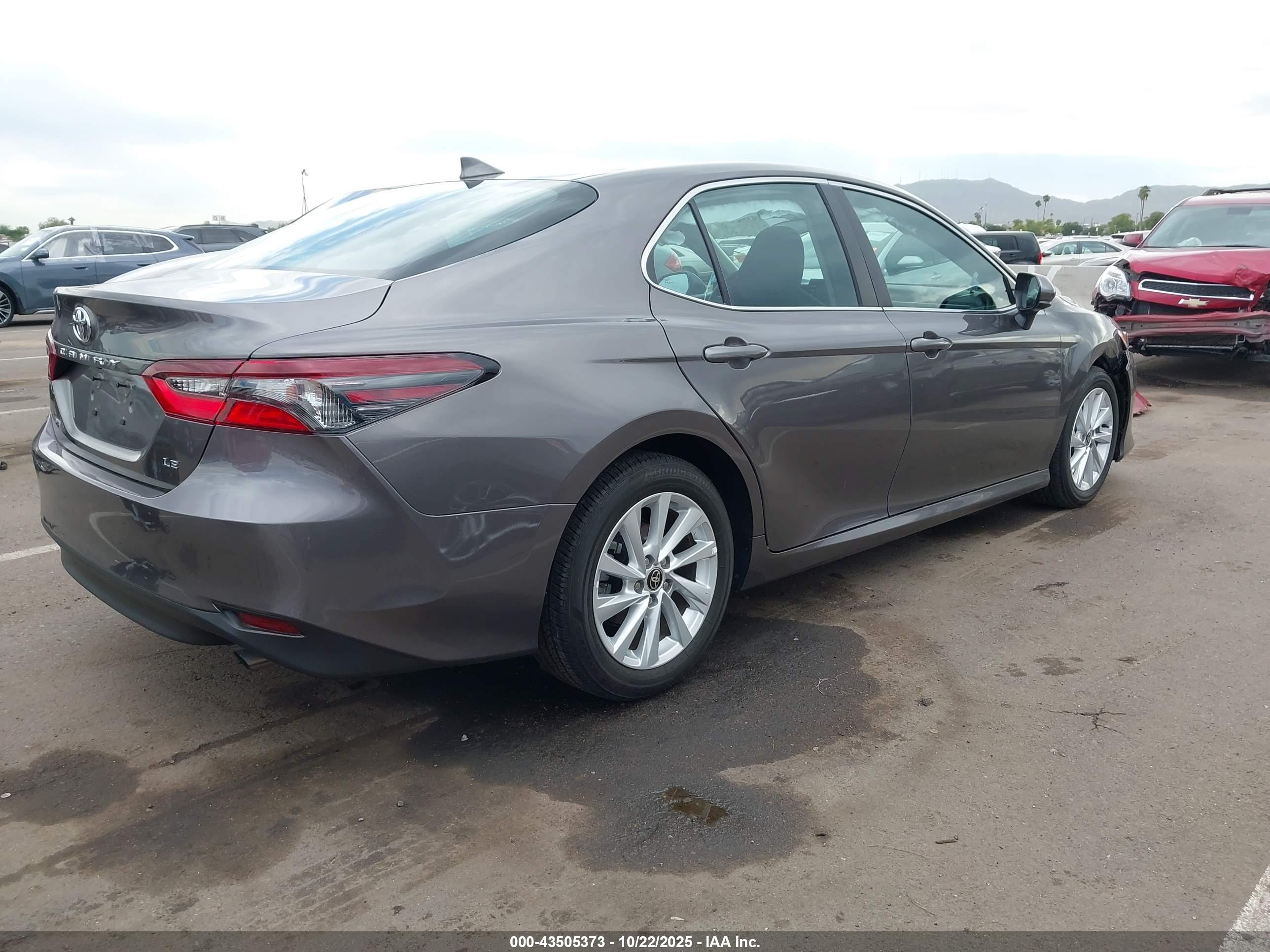 TOYOTA CAMRY image 4