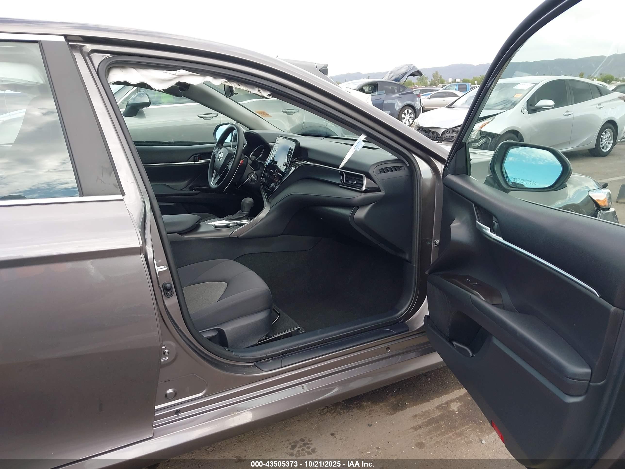 TOYOTA CAMRY image 5