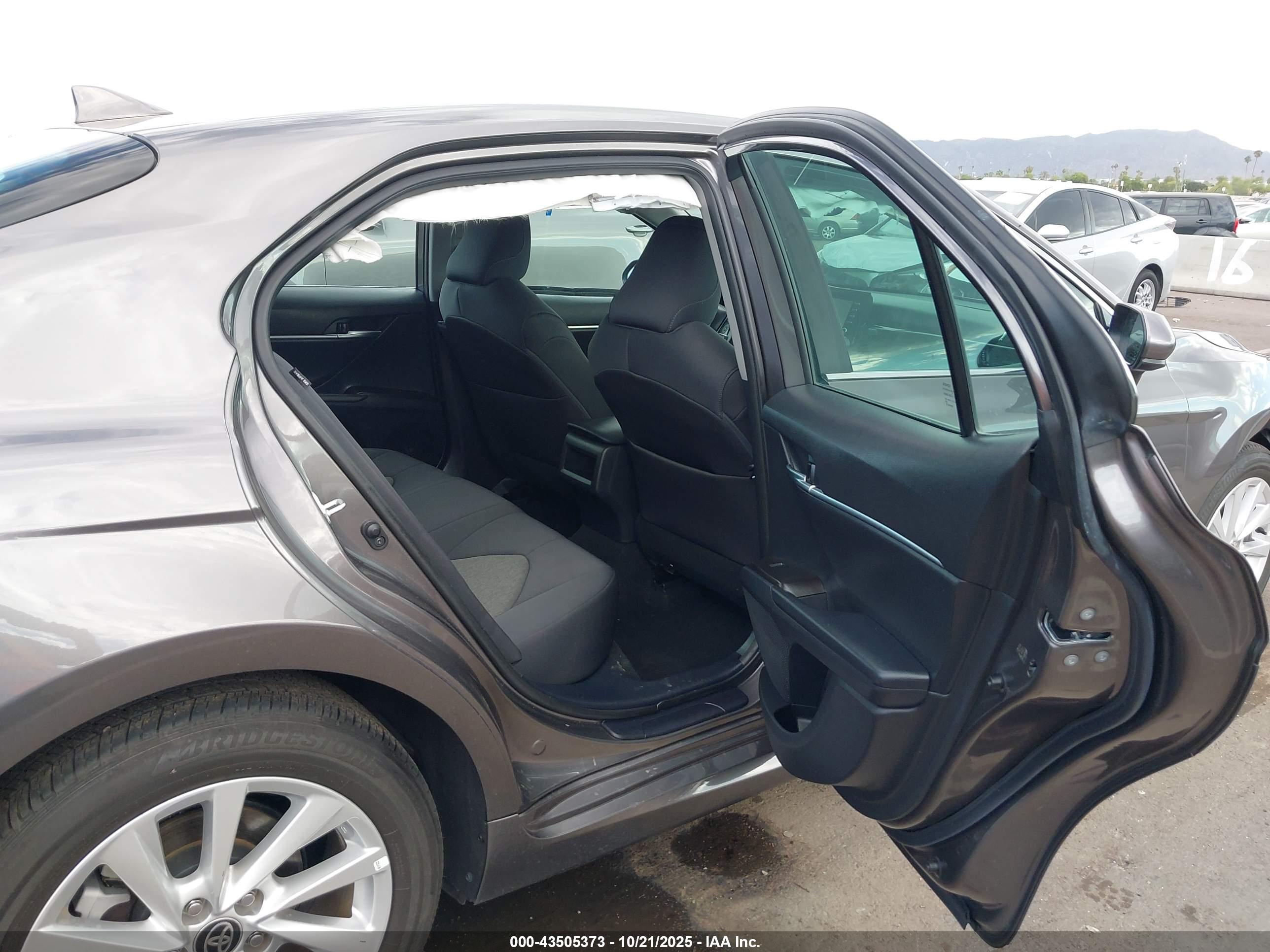 TOYOTA CAMRY image 8