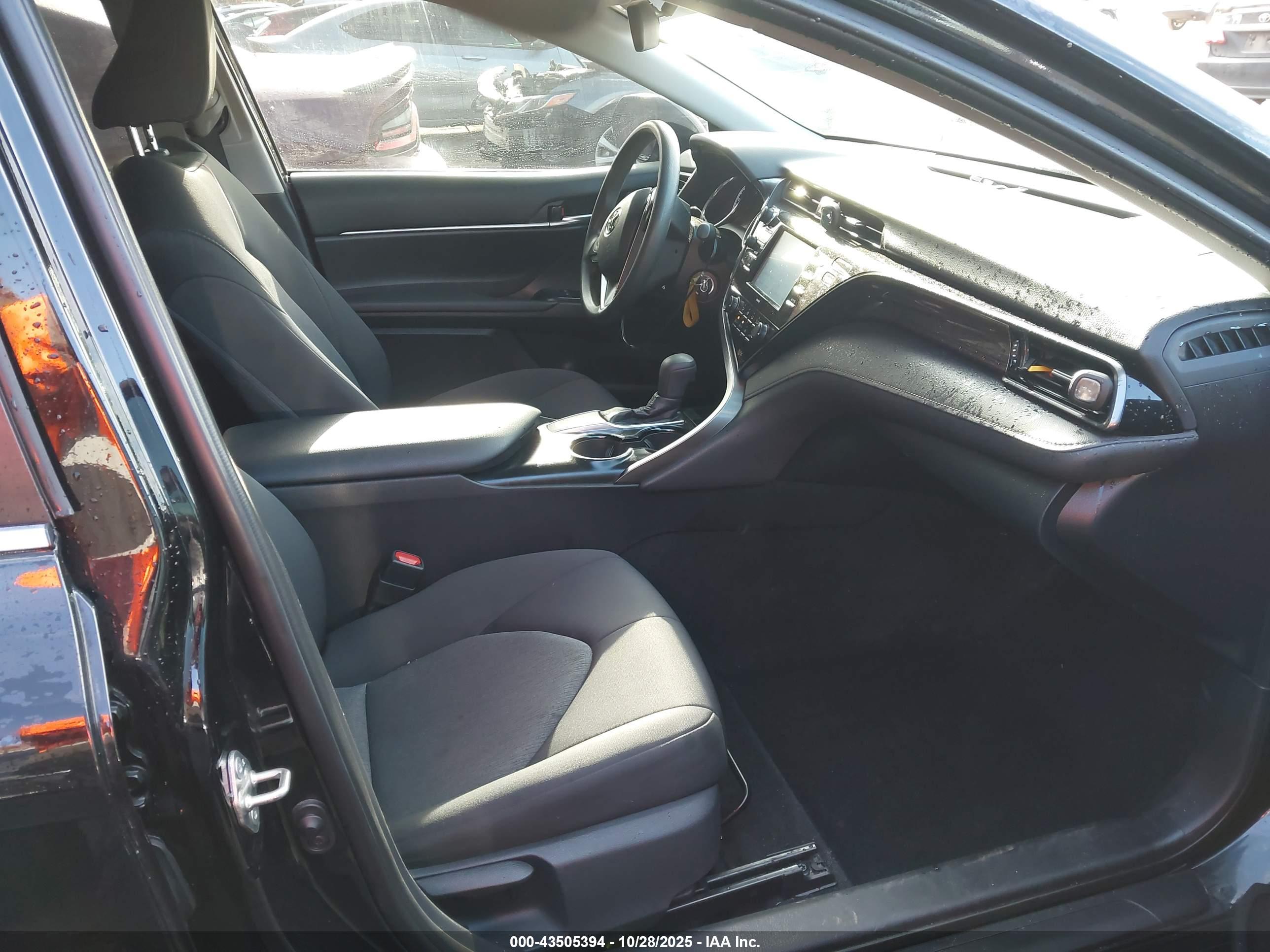 TOYOTA CAMRY image 5