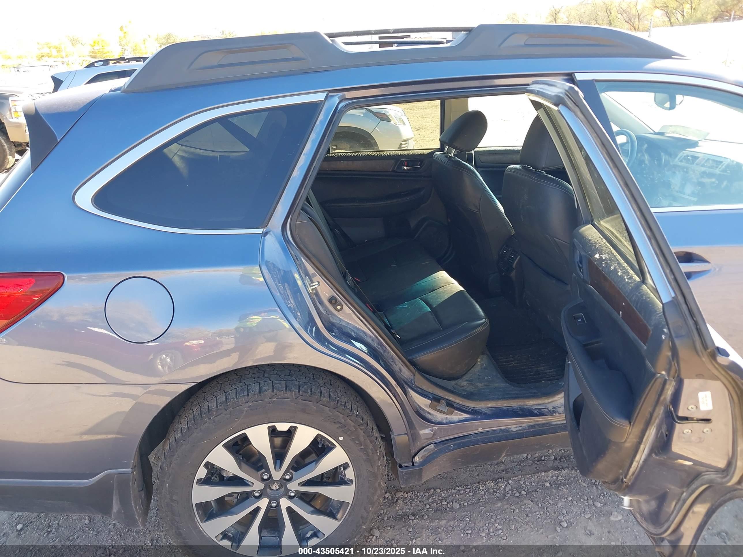 SUBARU OUTBACK image 8