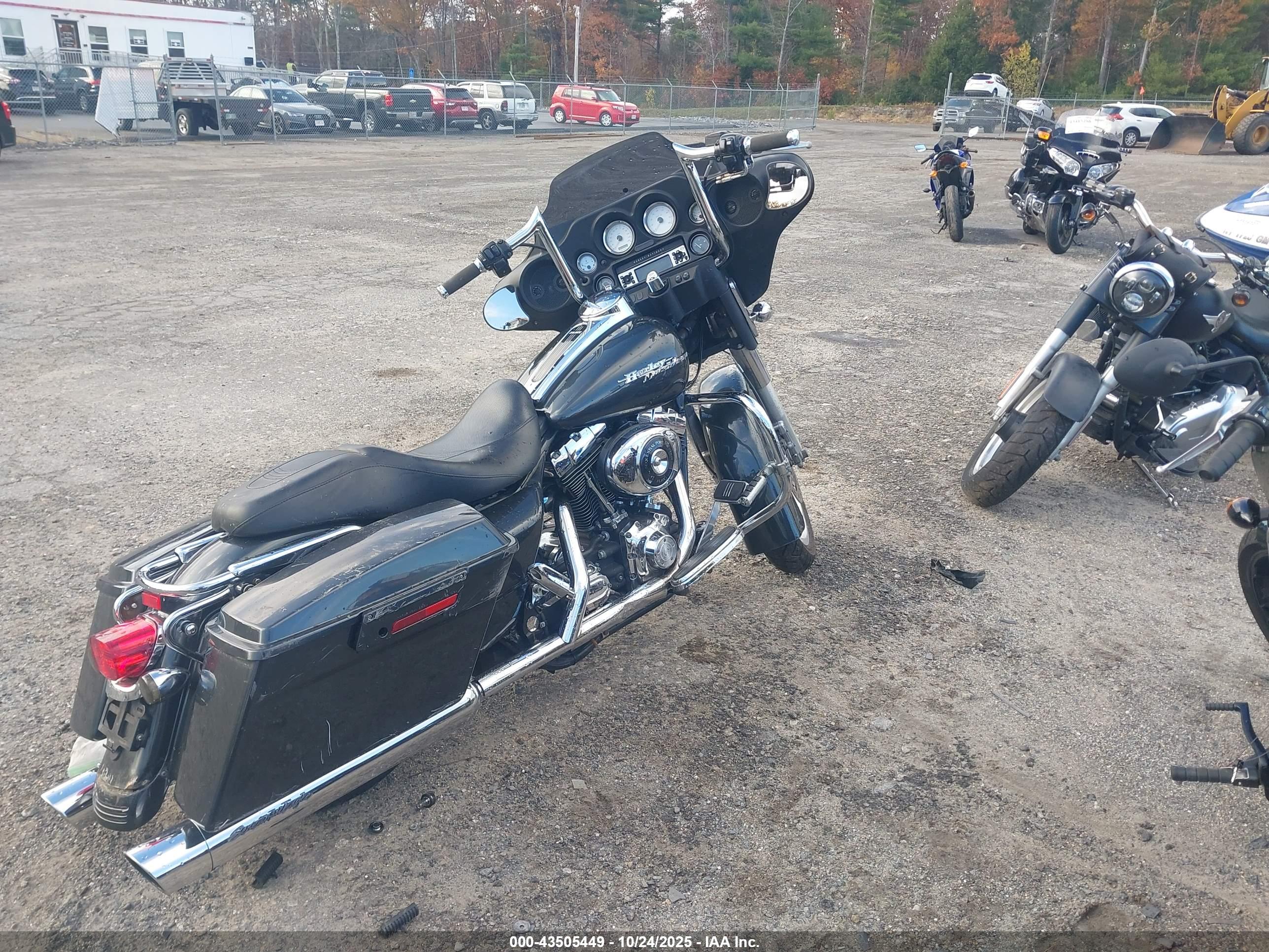 HARLEY-DAVIDSON FLHXI image 4
