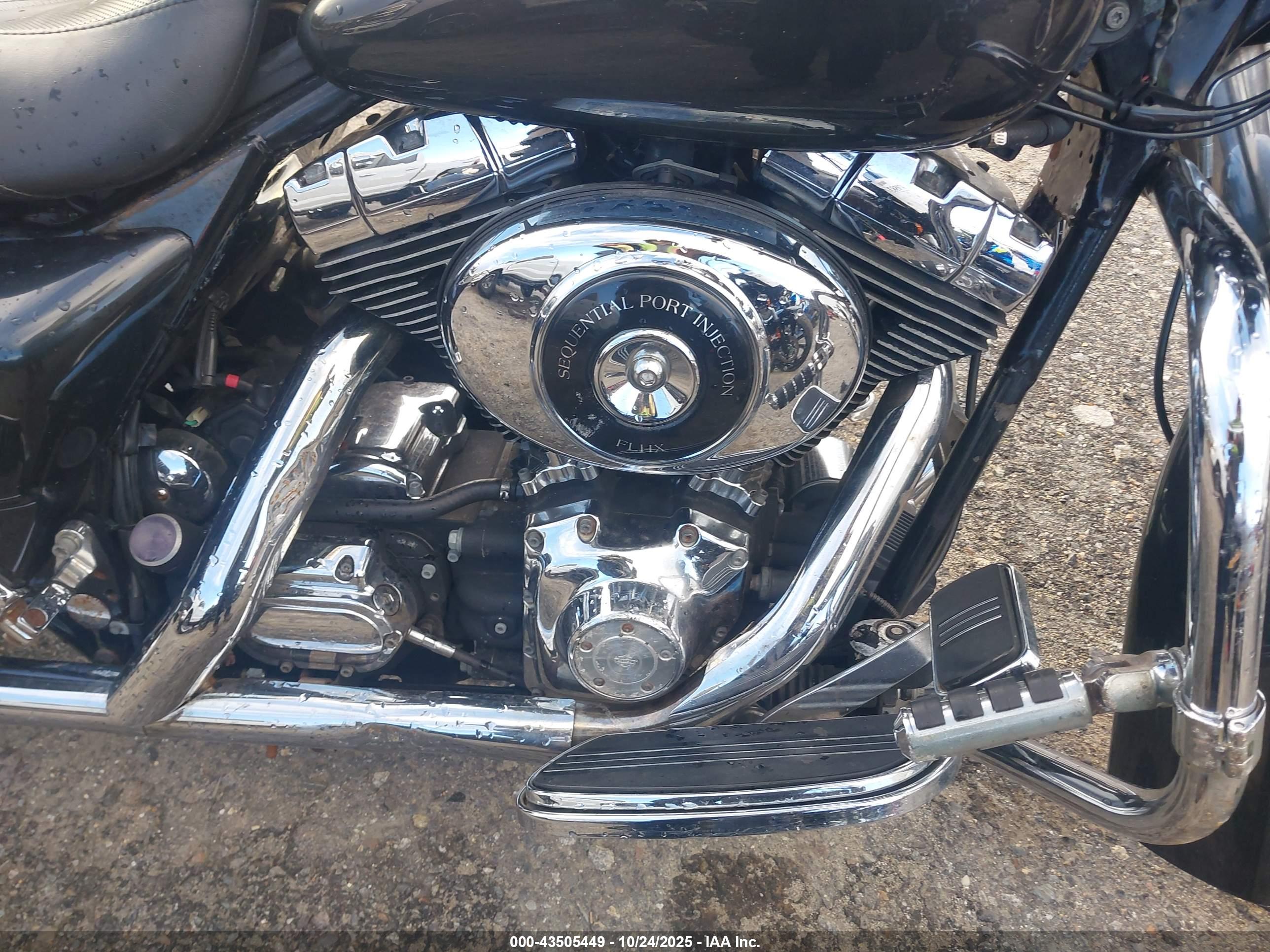 HARLEY-DAVIDSON FLHXI image 8