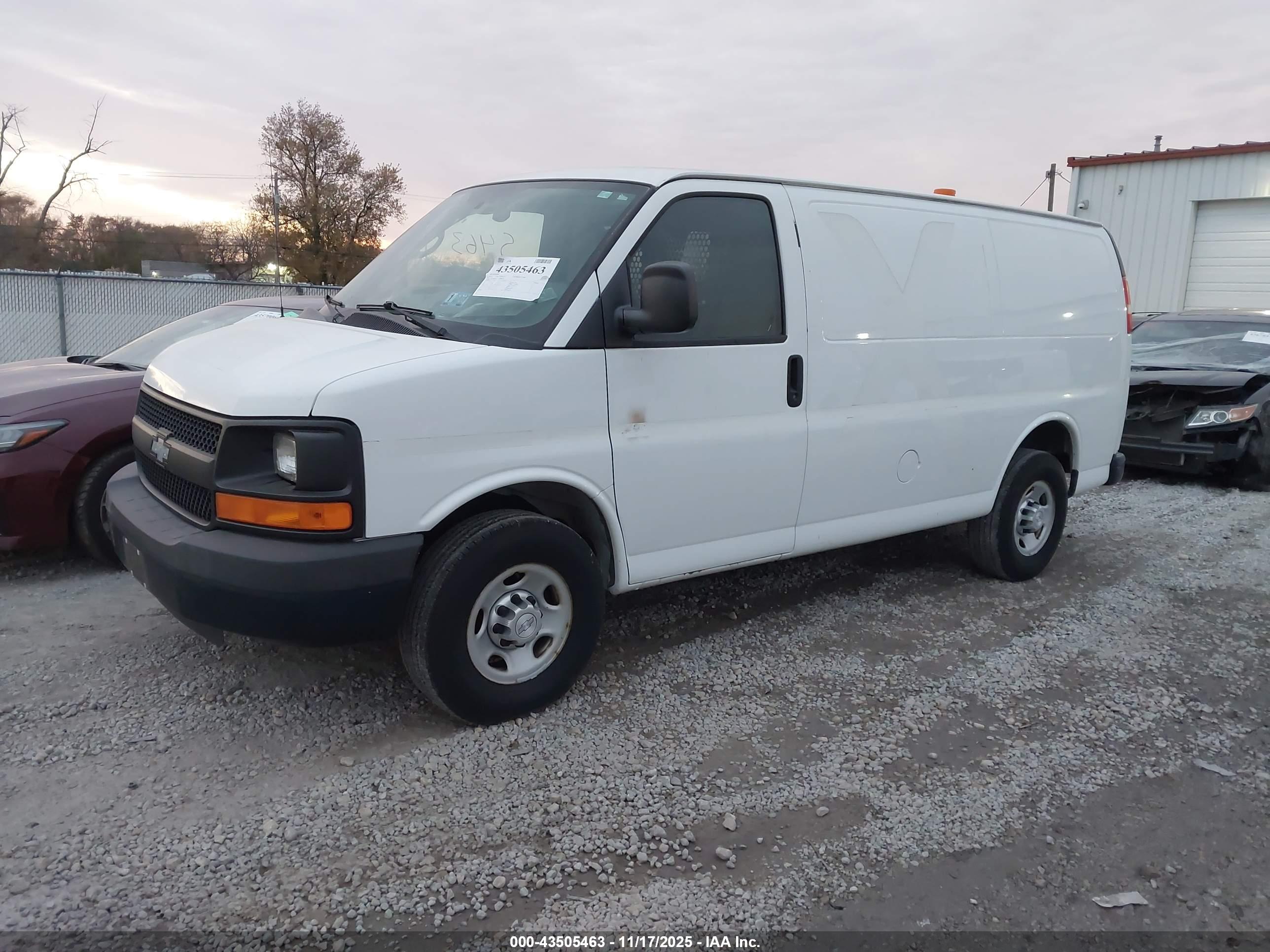 CHEVROLET EXPRESS image 2