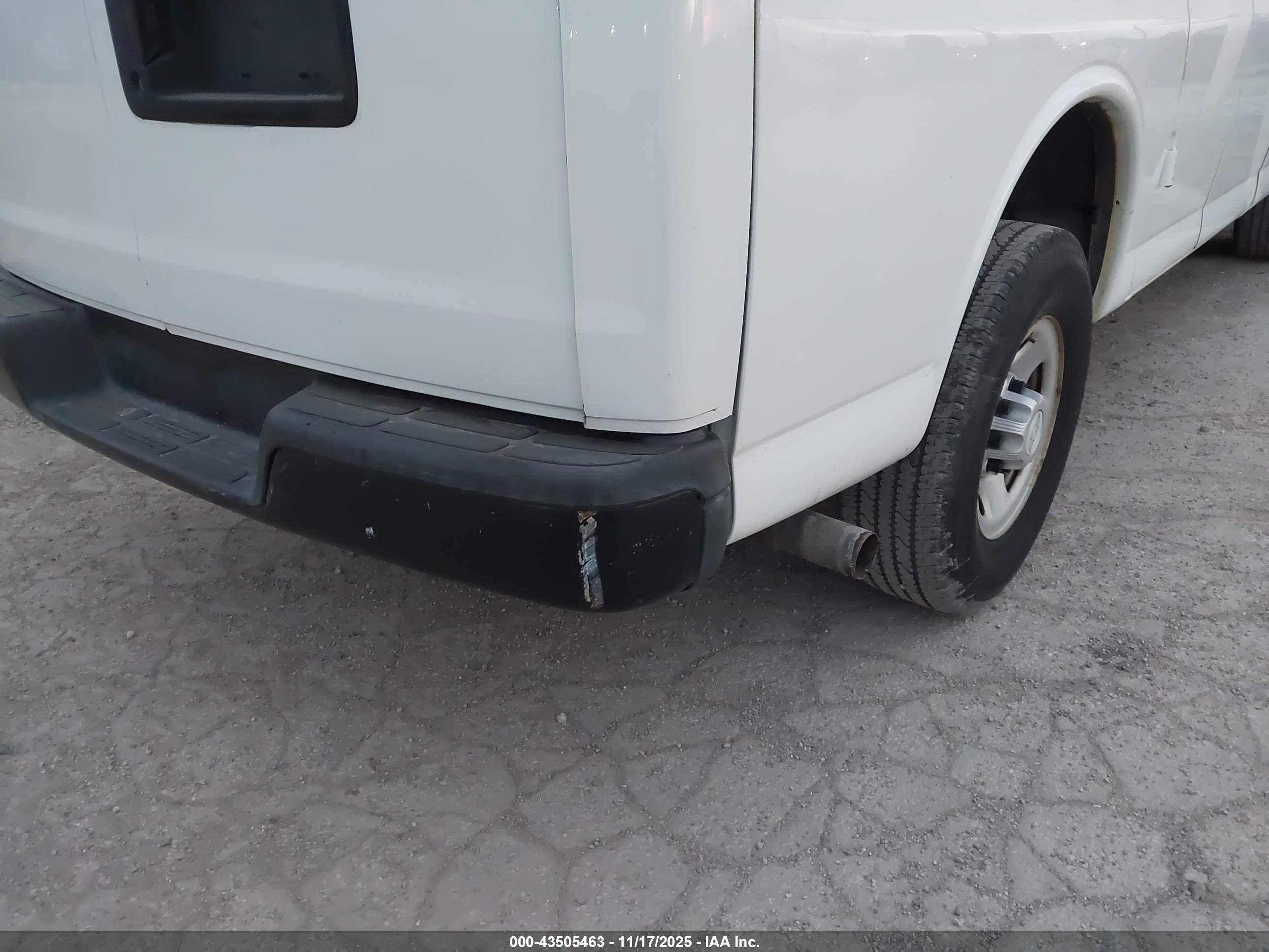 CHEVROLET EXPRESS image 6