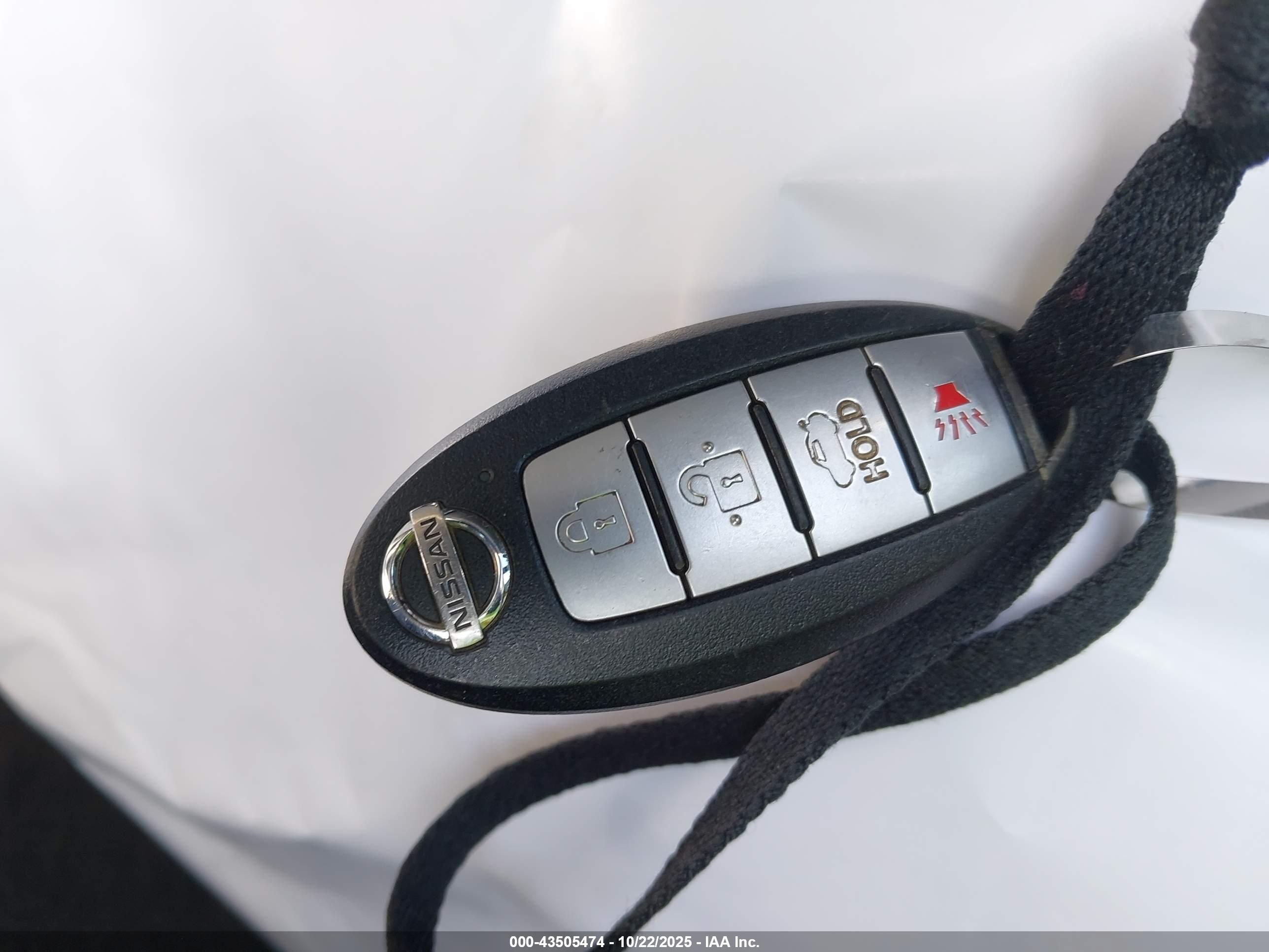 NISSAN VERSA image 11