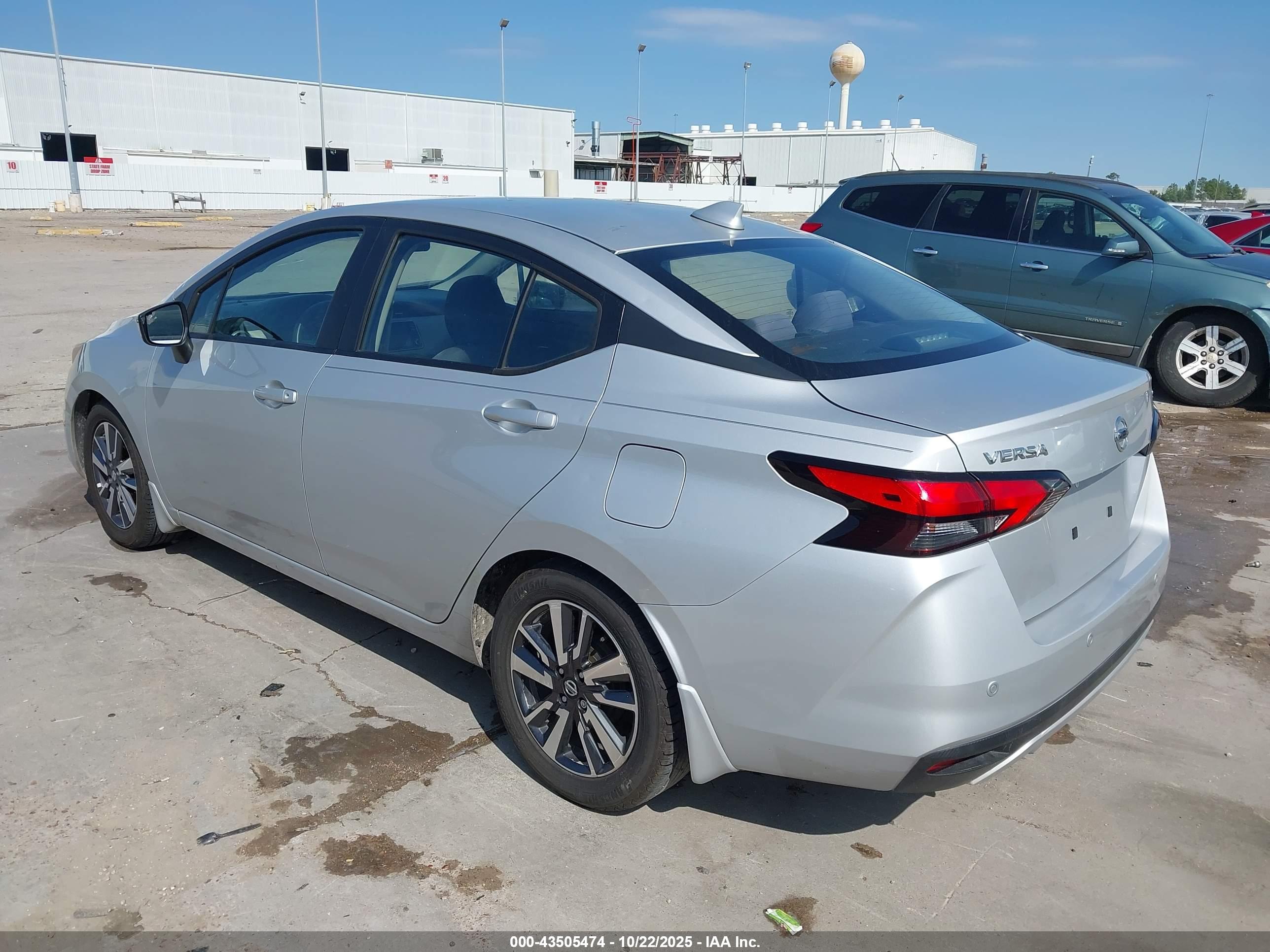 NISSAN VERSA image 3