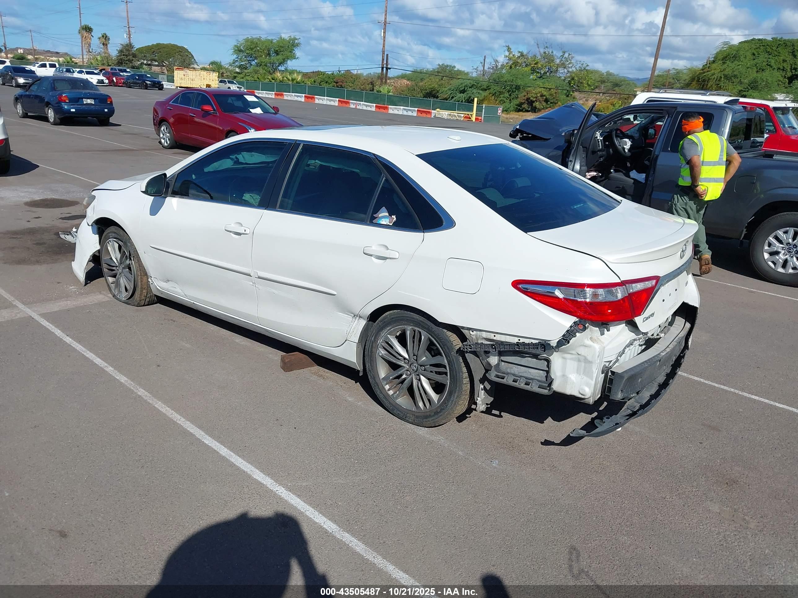 TOYOTA CAMRY image 3