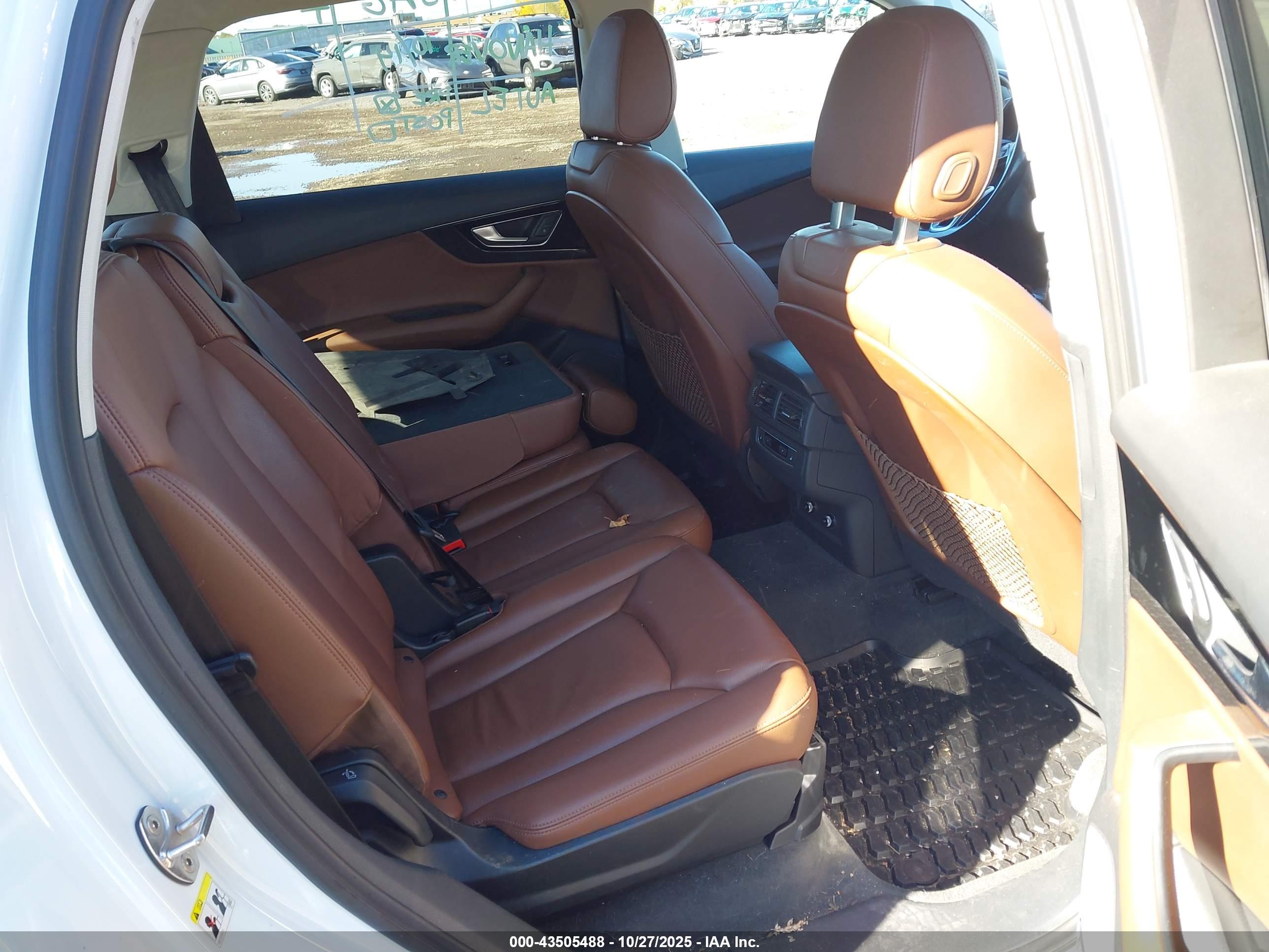 AUDI Q7 image 8