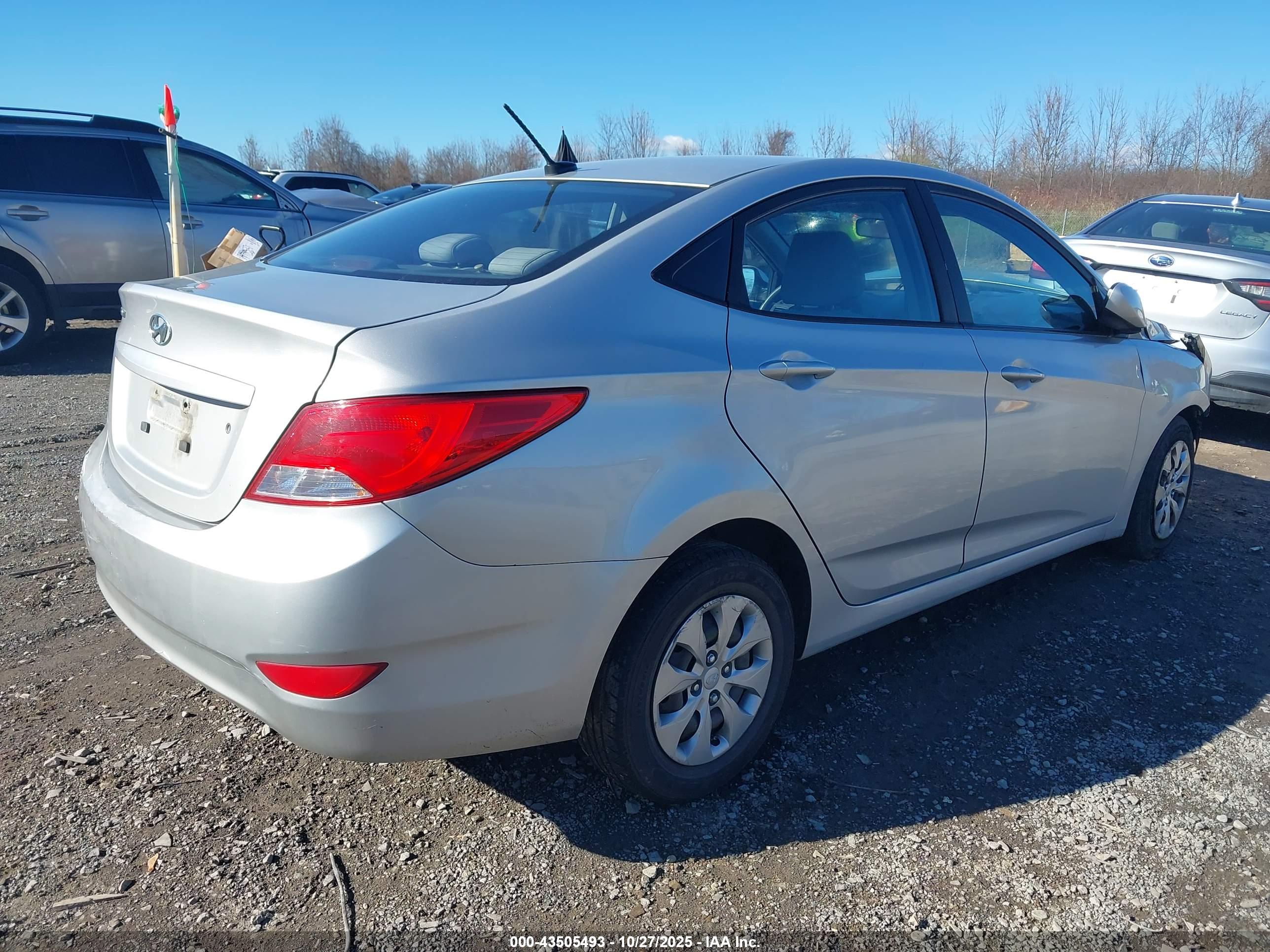 HYUNDAI ACCENT image 4