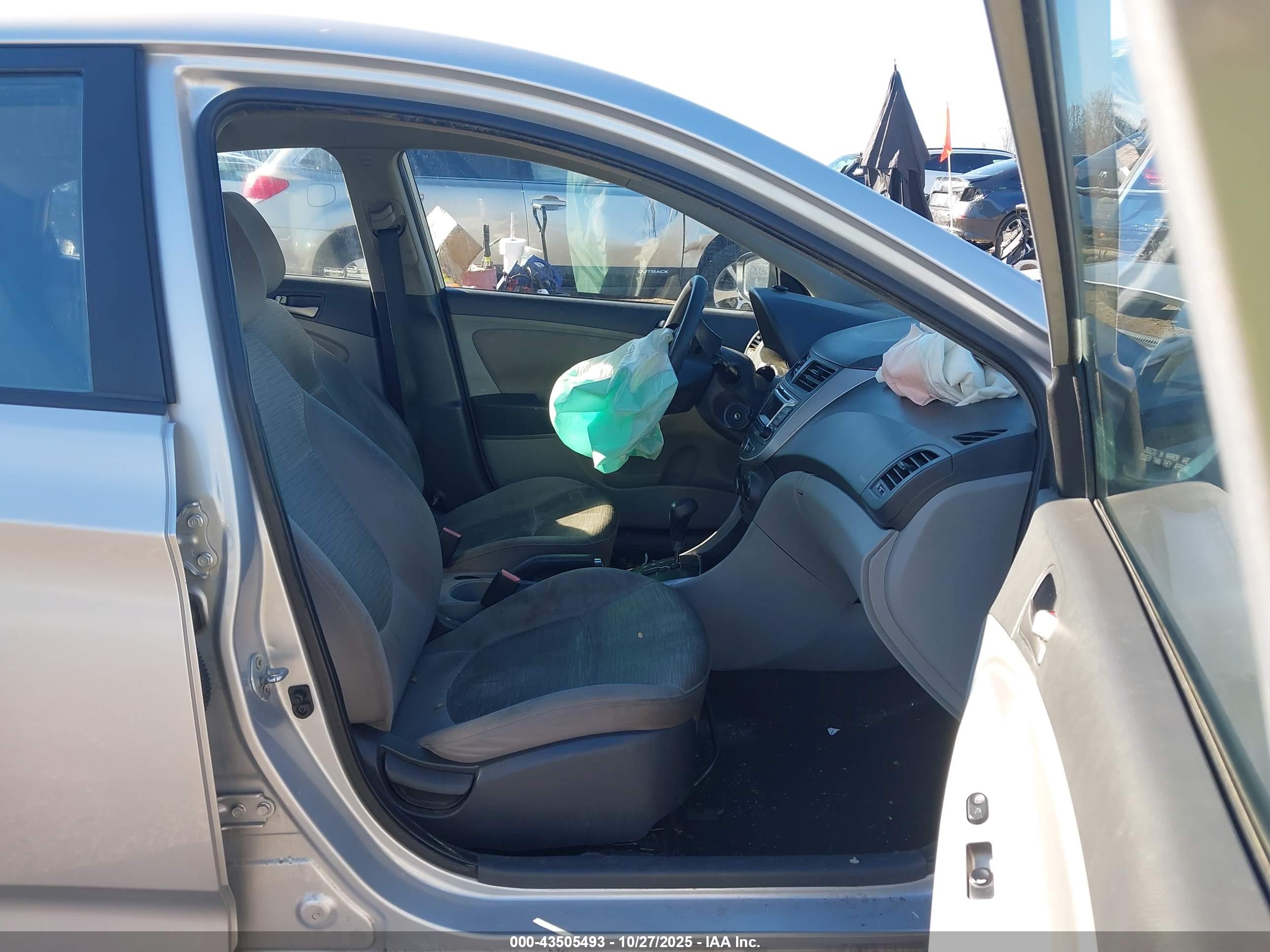 HYUNDAI ACCENT image 5